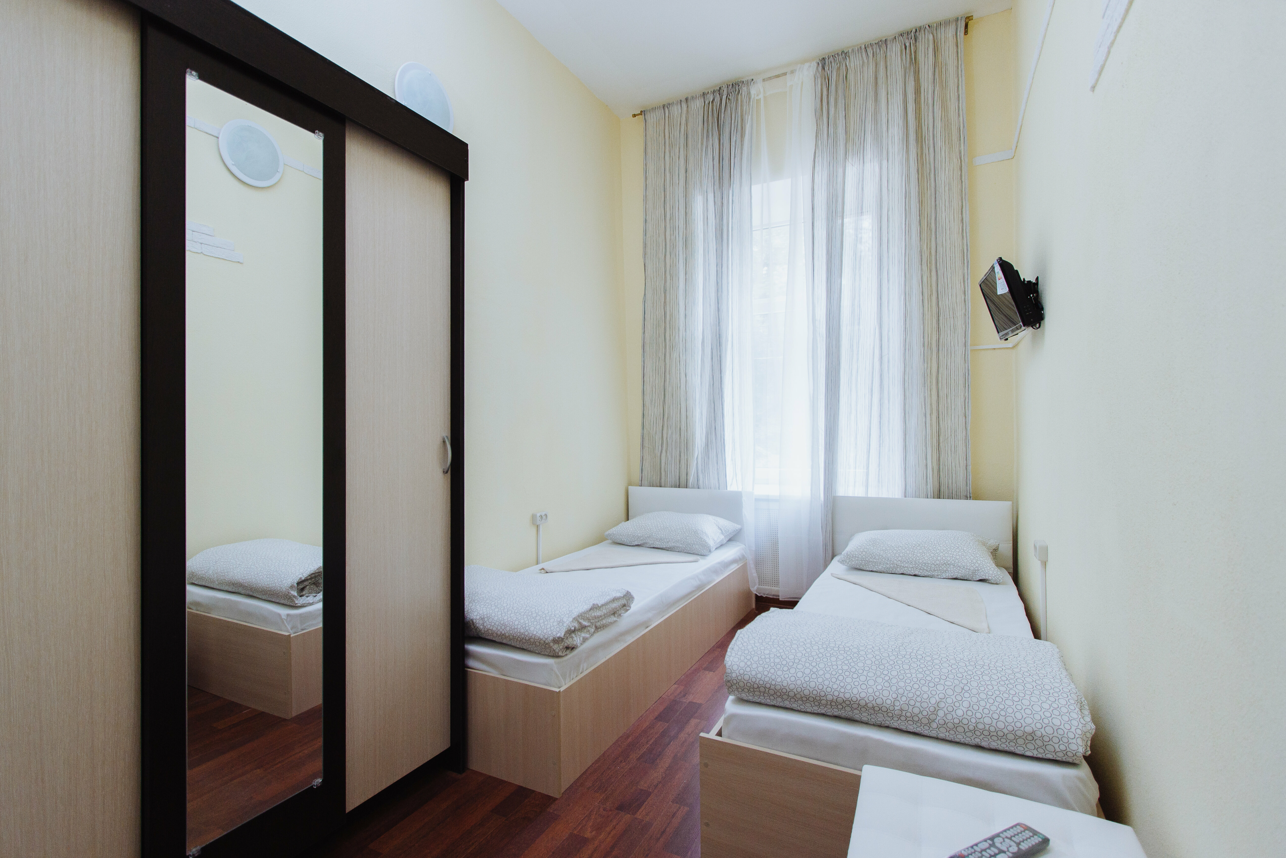 Двухместный номер с 1 кроватью или 2 отдельными кроватями и общей ванной комнатой