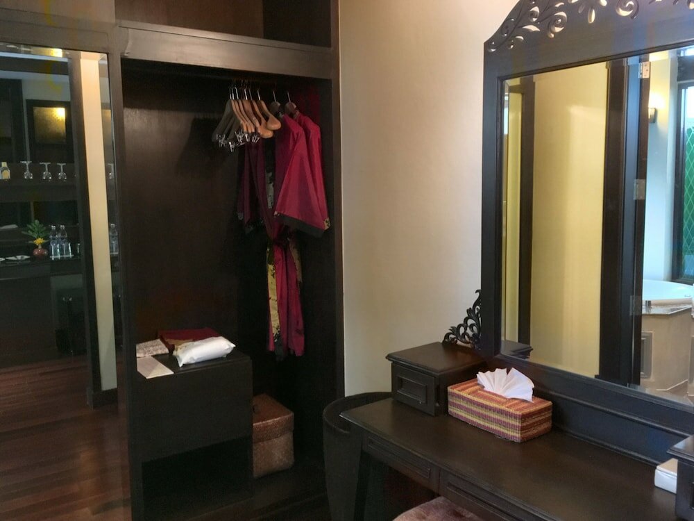 Premier Room, Pool Access