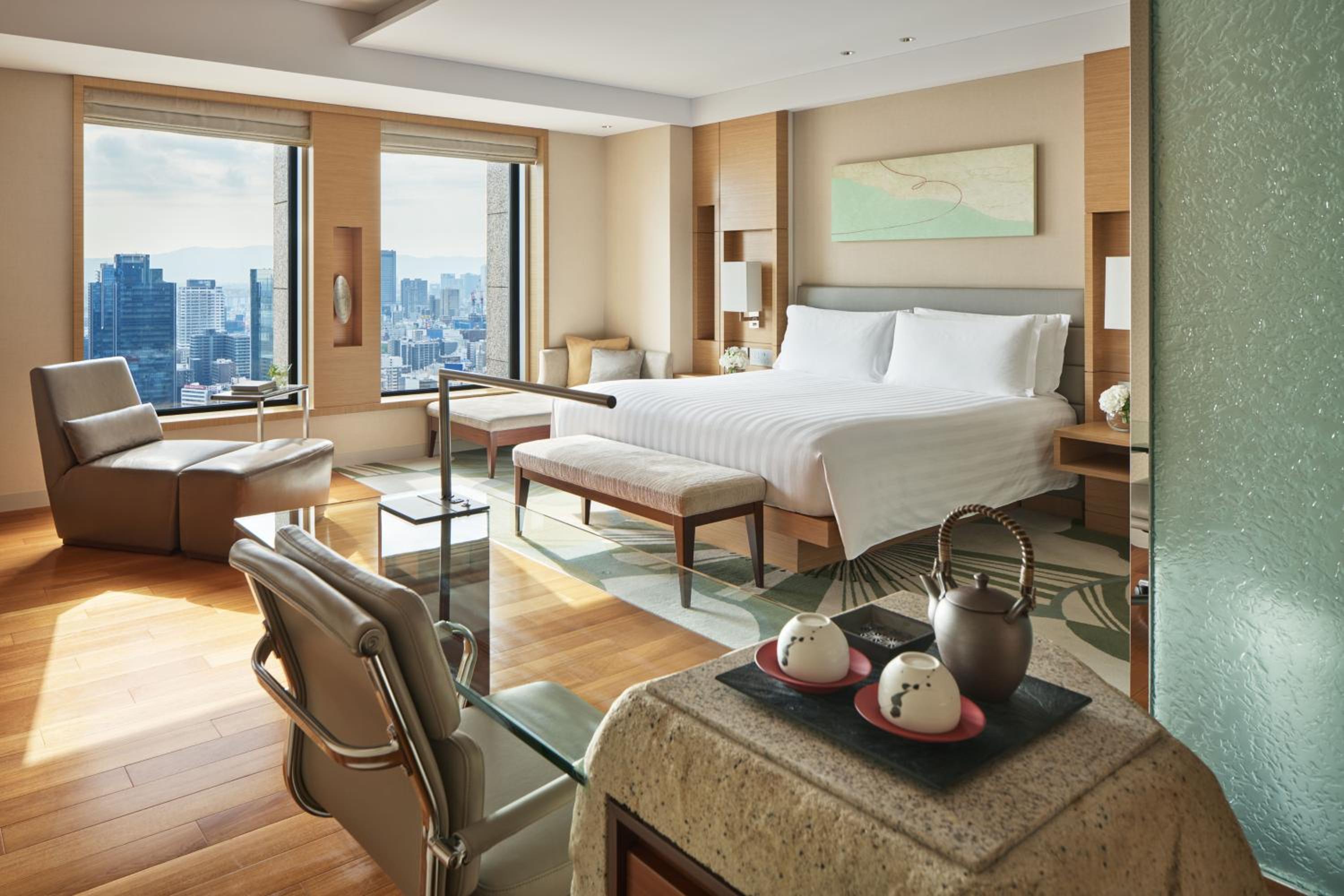 Premium King Room with City View