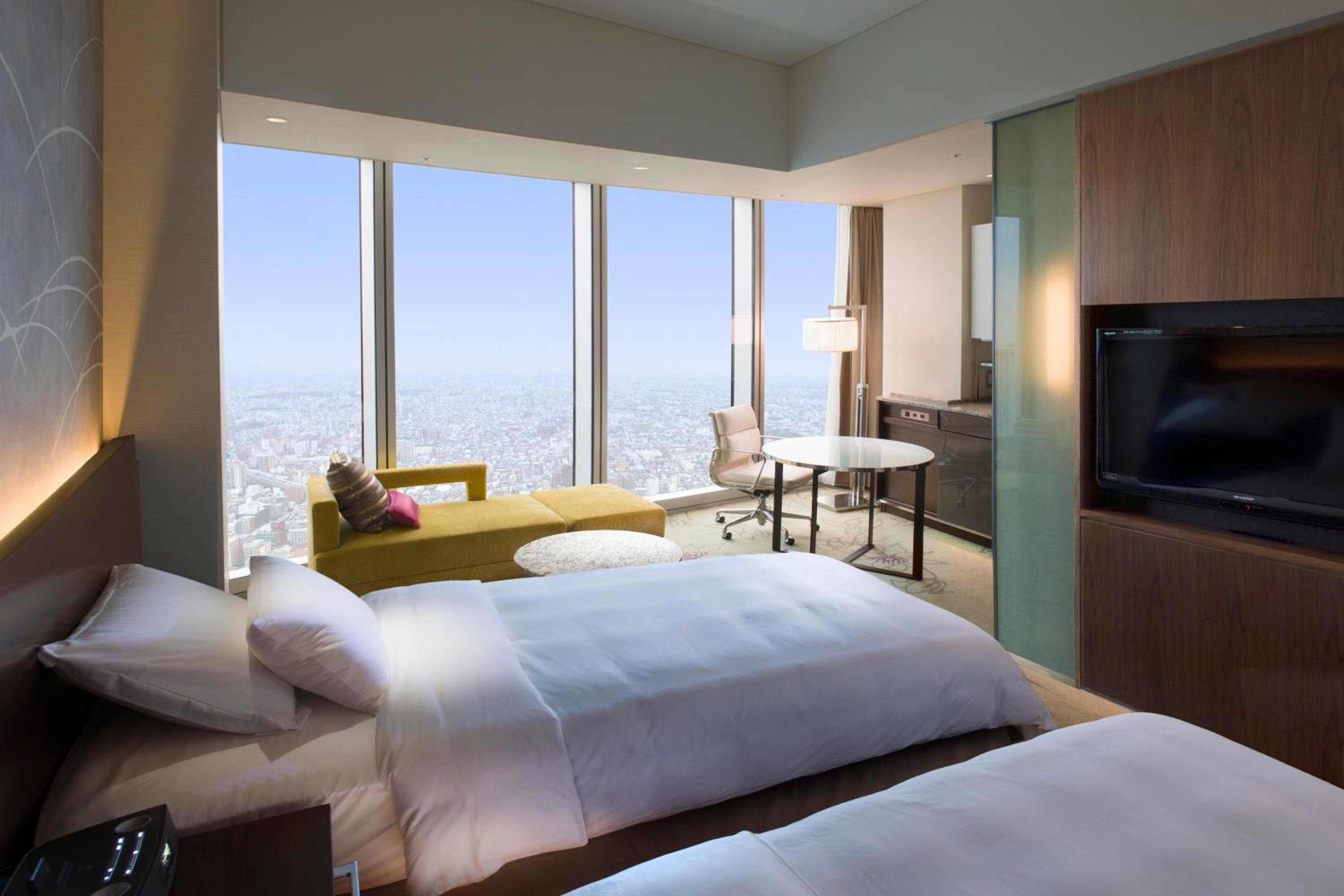 Club Twin Room with Club Lounge Access - Non-Smoking