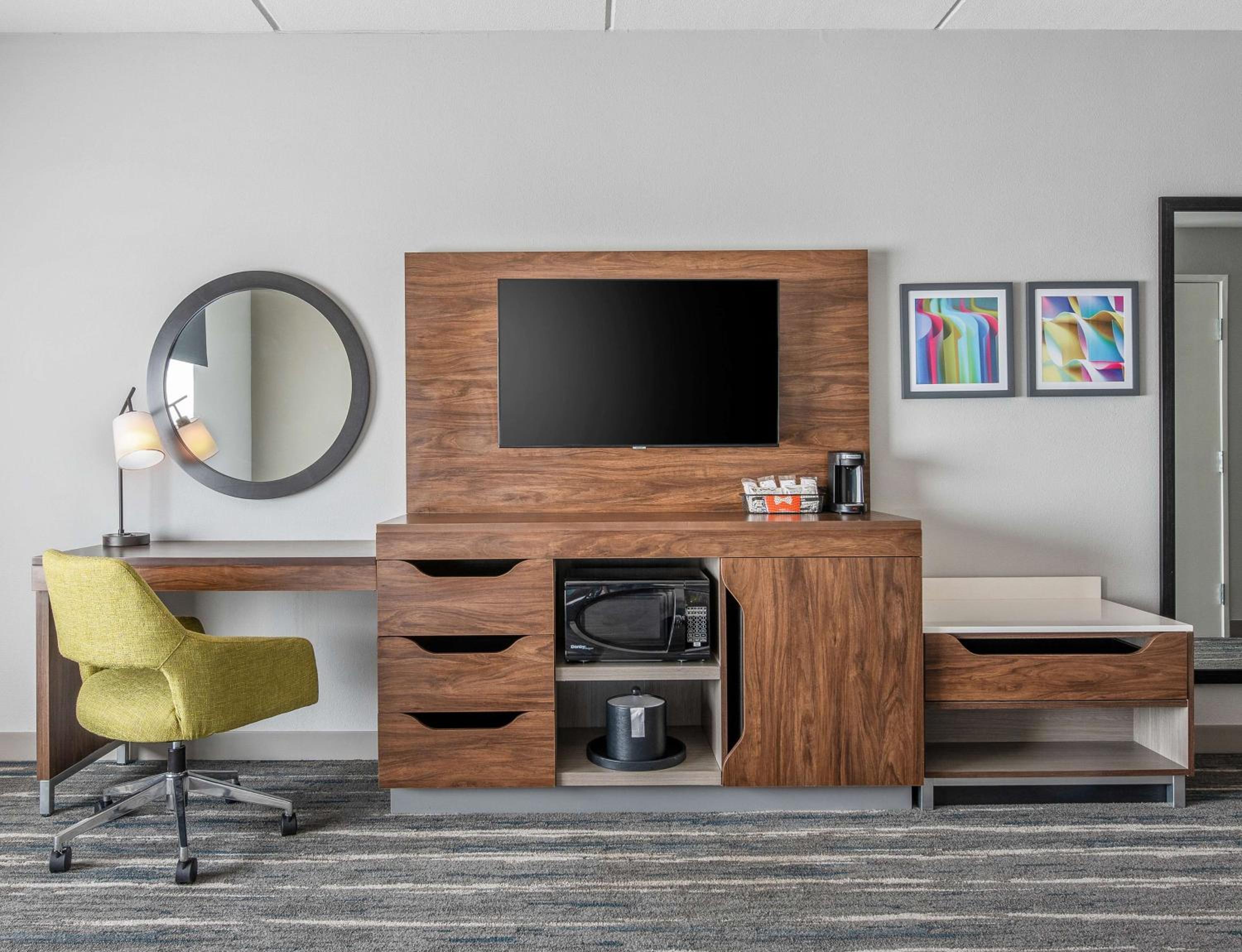 King Room with Sofa Bed and Study - Non-Smoking