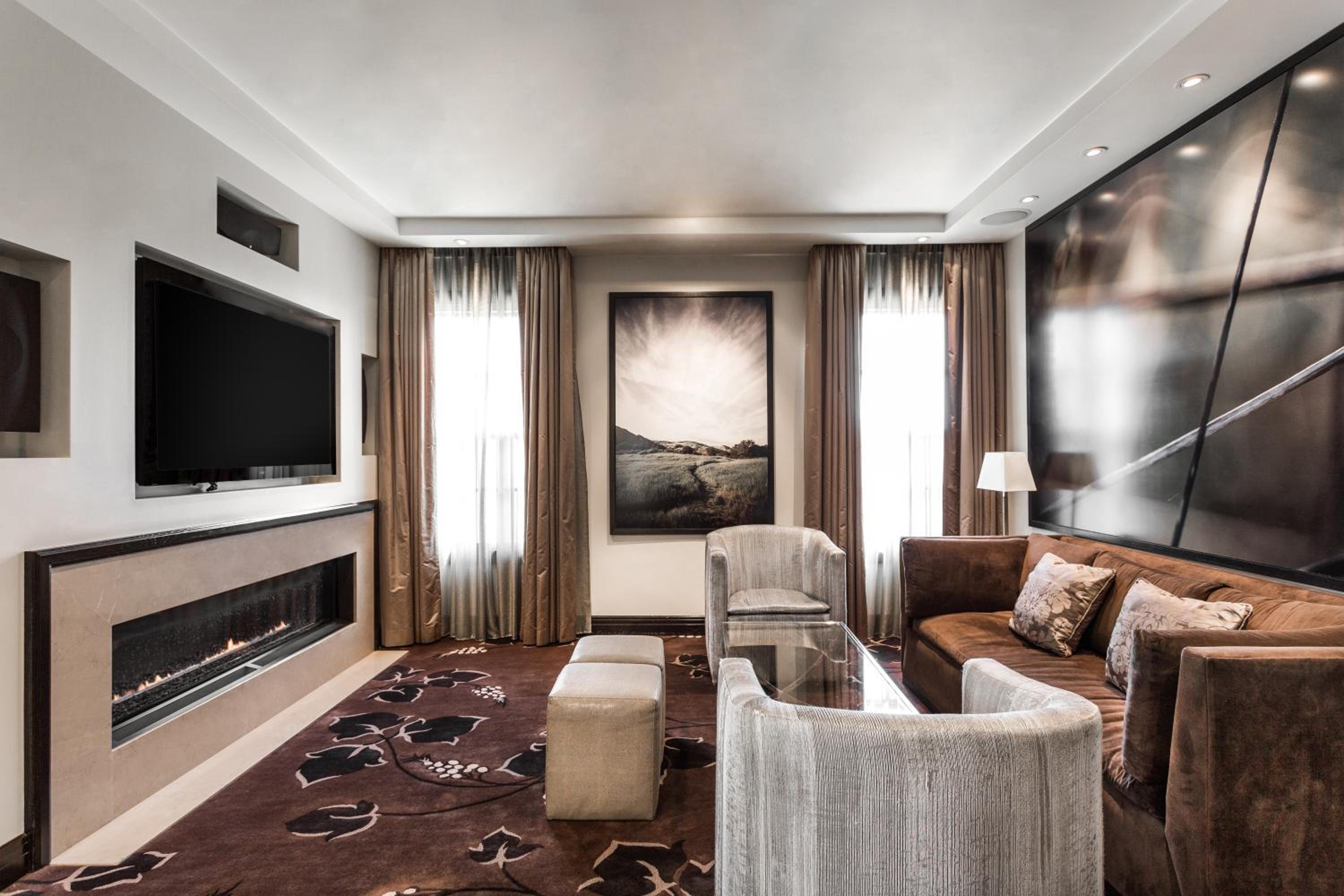 Apartment with Mountain View