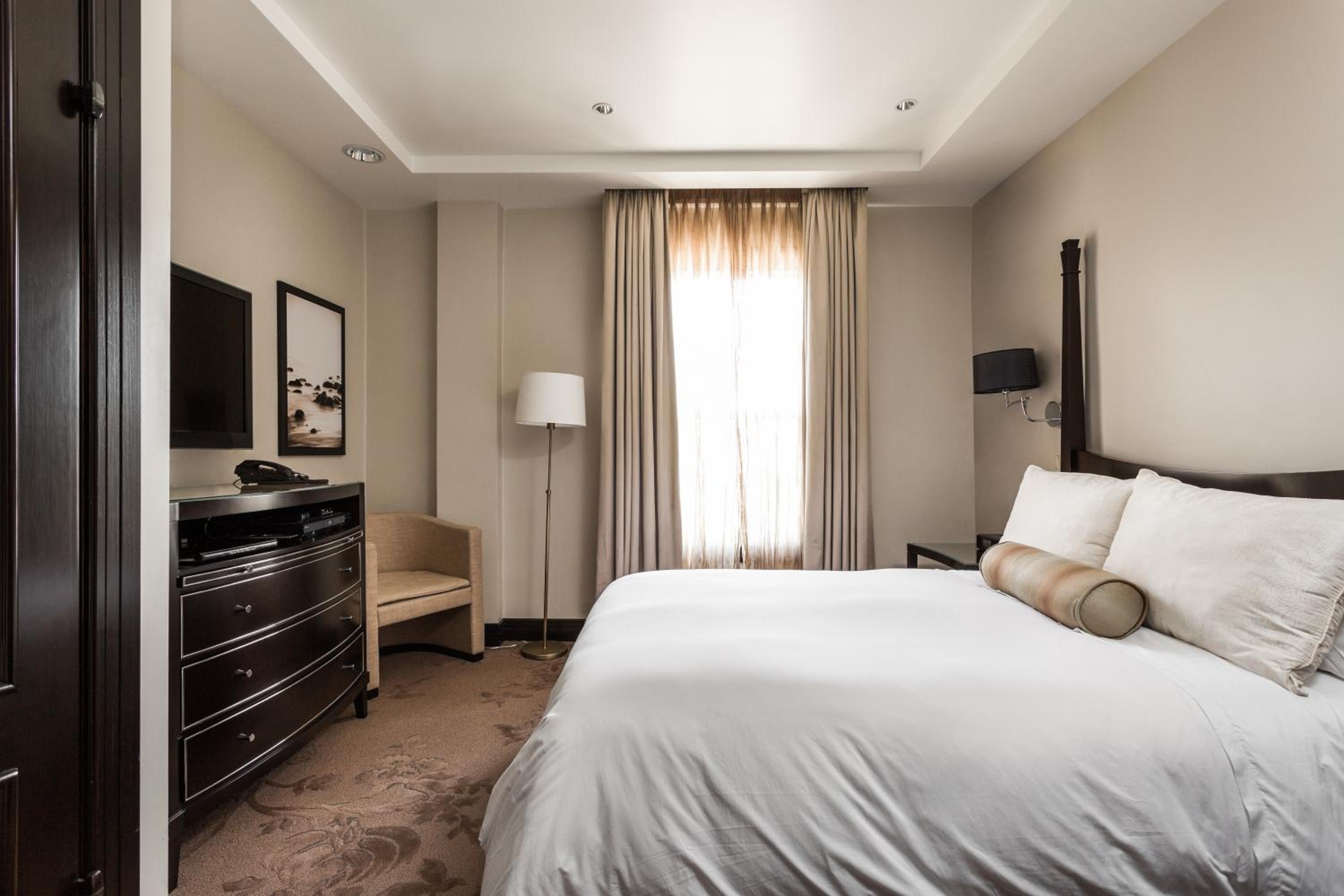 Apartment with Mountain View