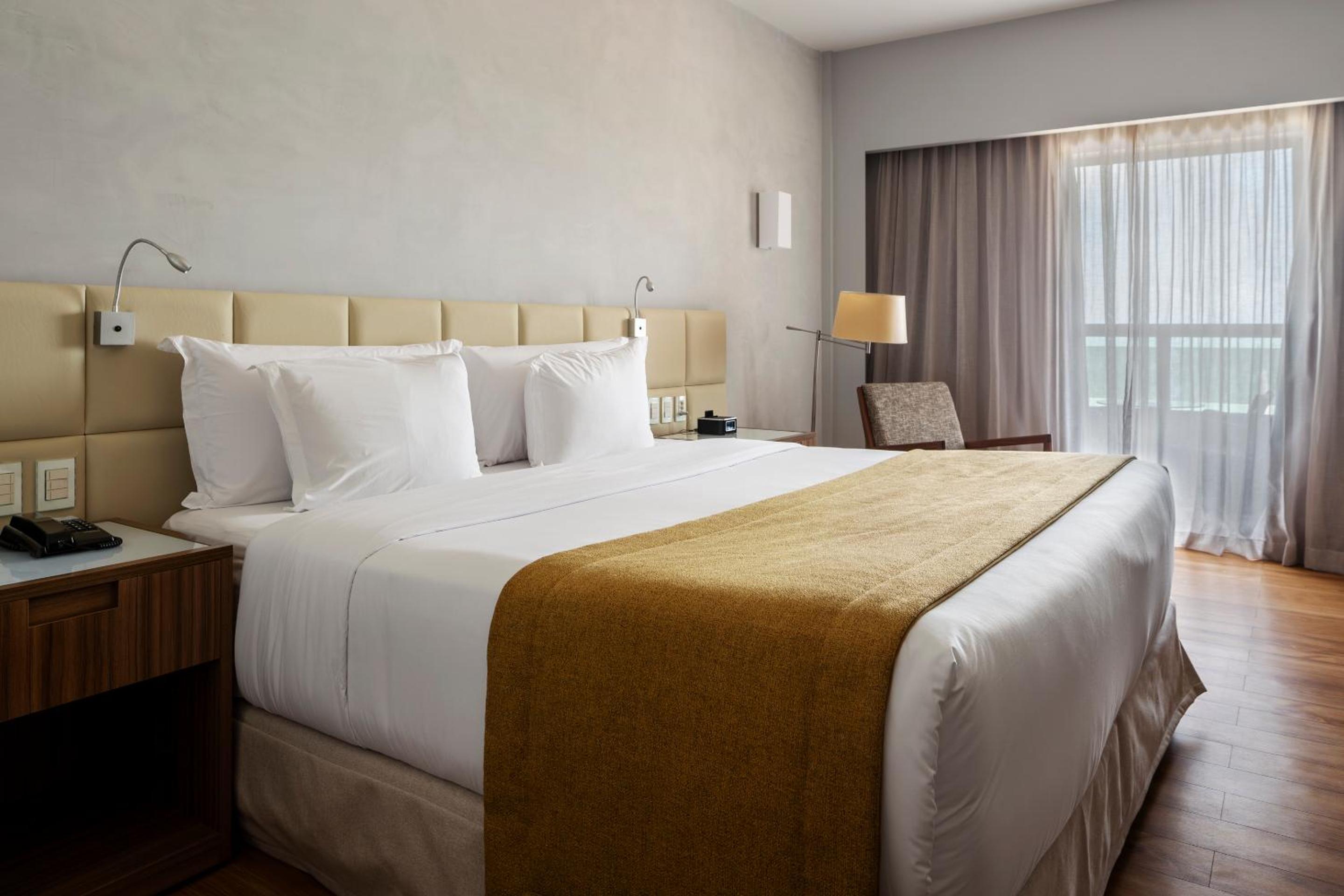 Deluxe Double or Twin Room with Frontal Sea View