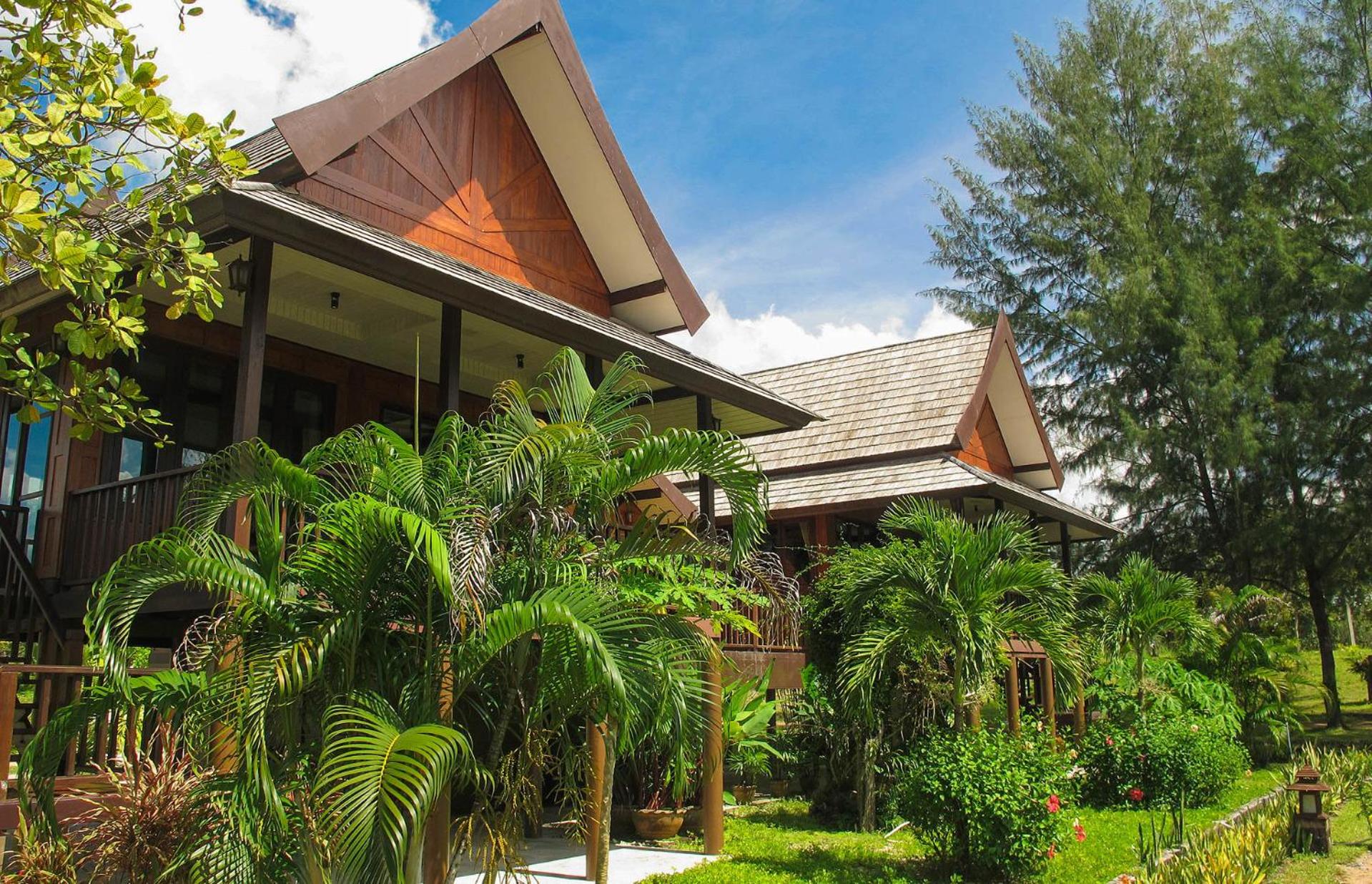 Suite with Lake View