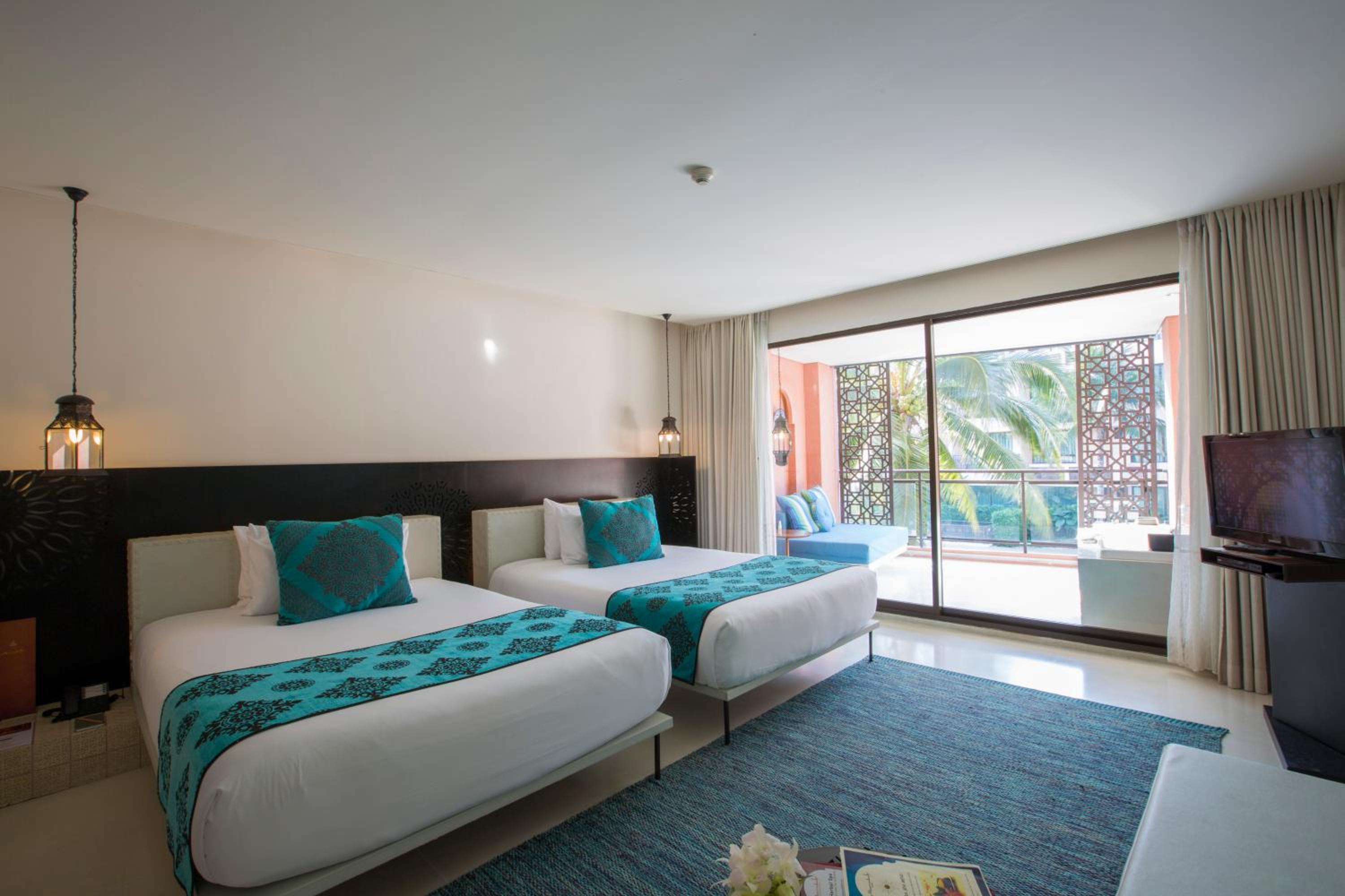 Junior Suite with Pool View
