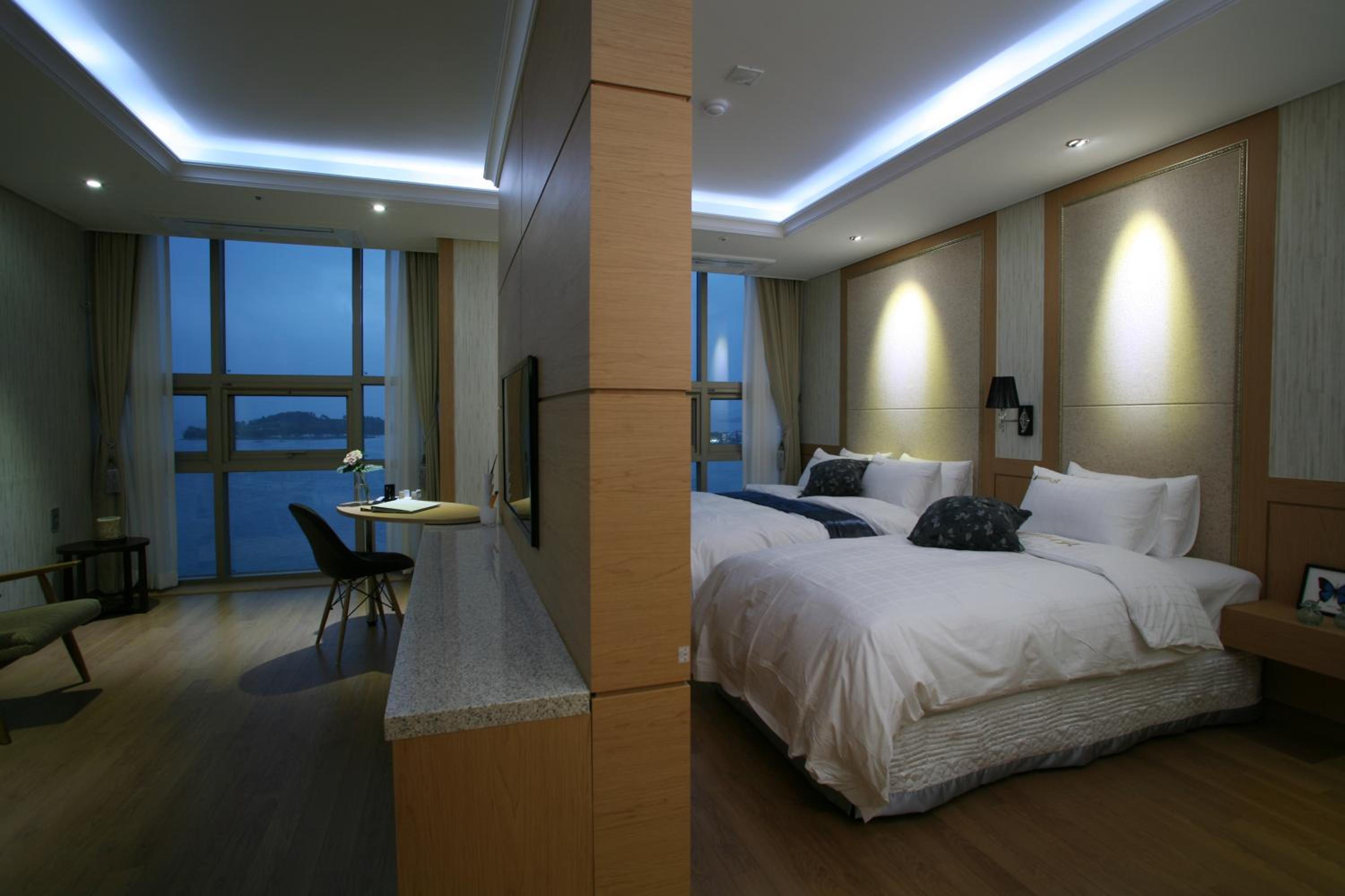 Premier Twin Room with Sea View