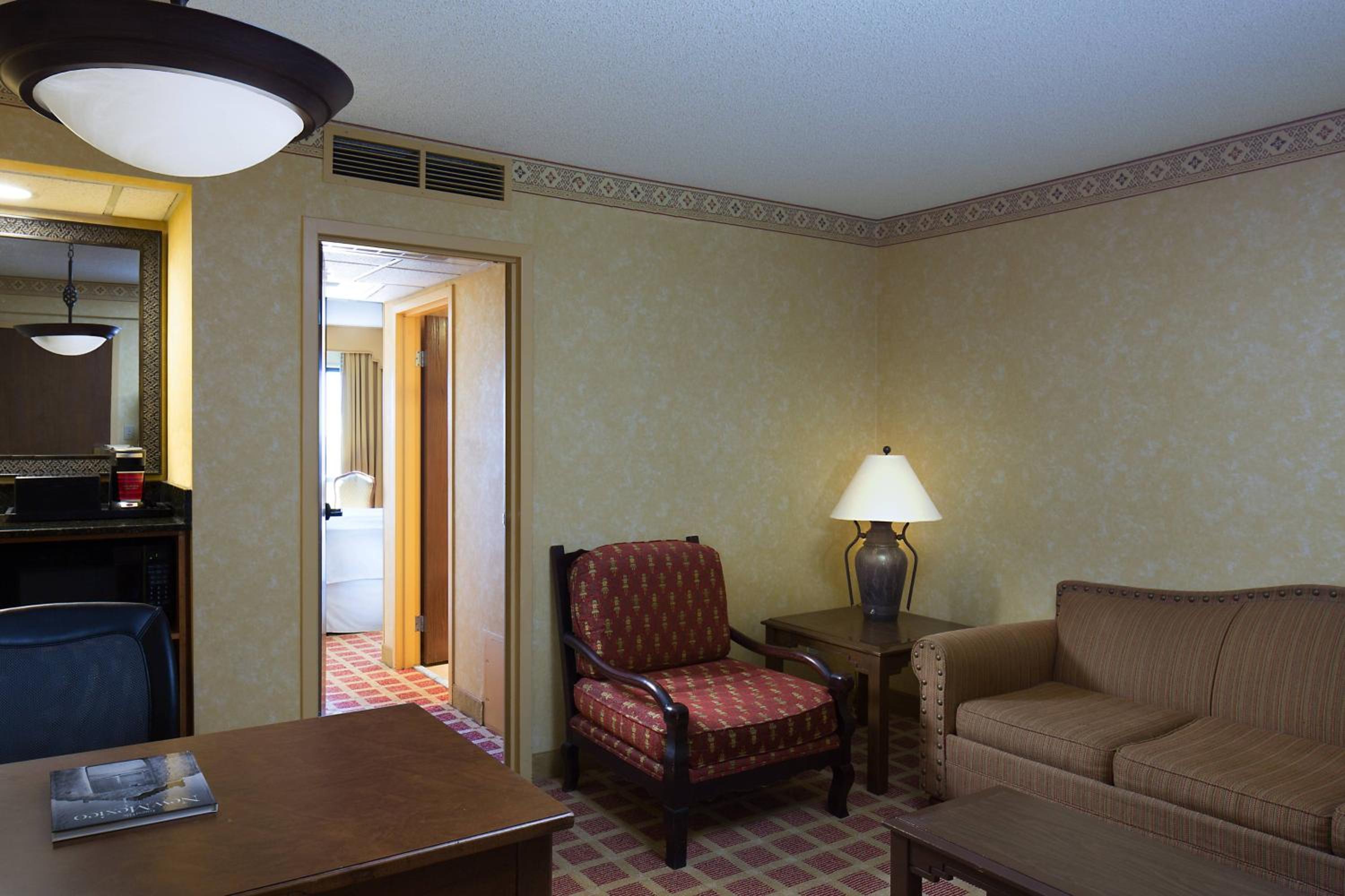 Concierge level, 1 Bedroom Suite, 1 King, Sofa bed