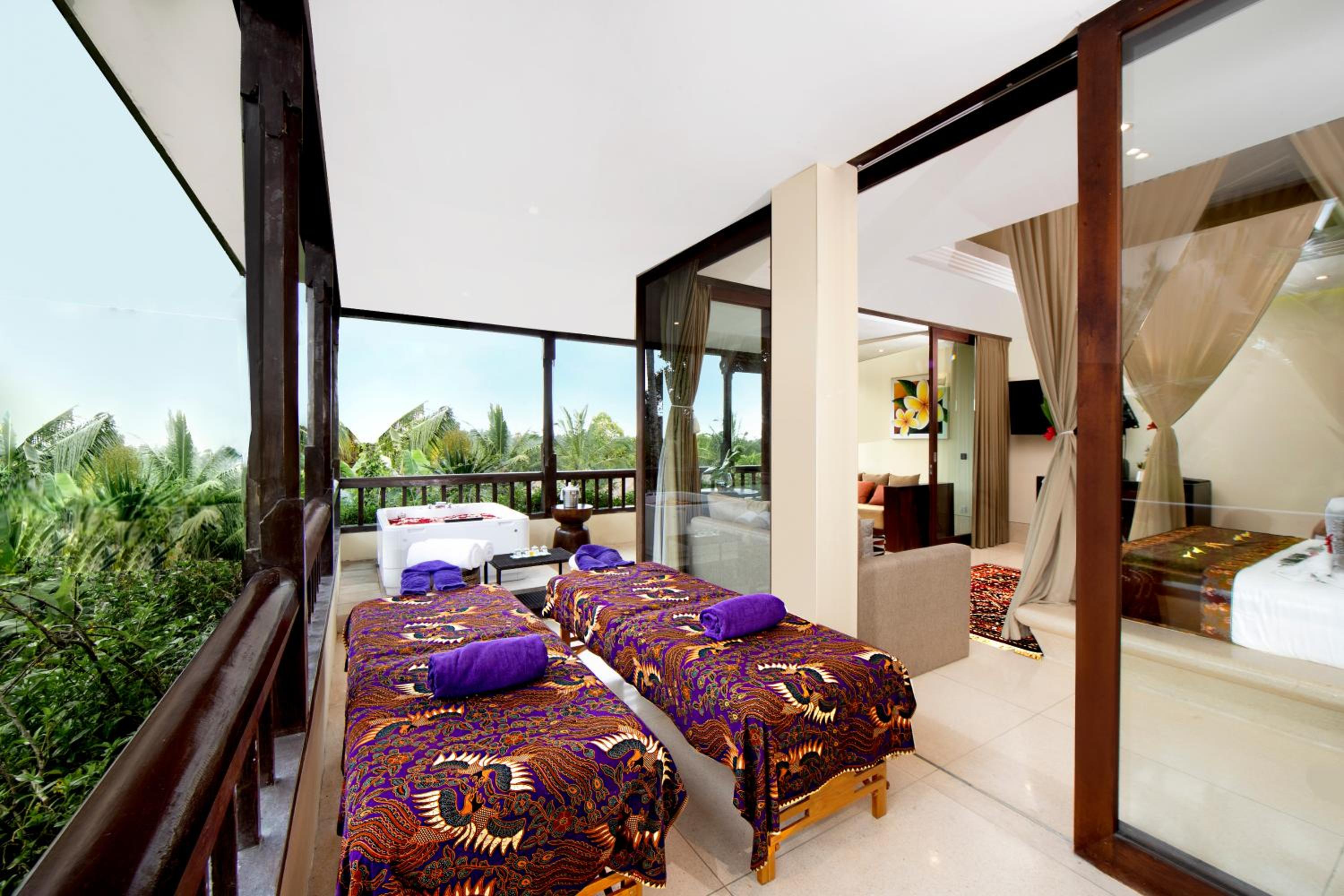 Panoramic Jacuzzi Corner Suite  with Free Daily Sunset Yoga and Afternoon Tea