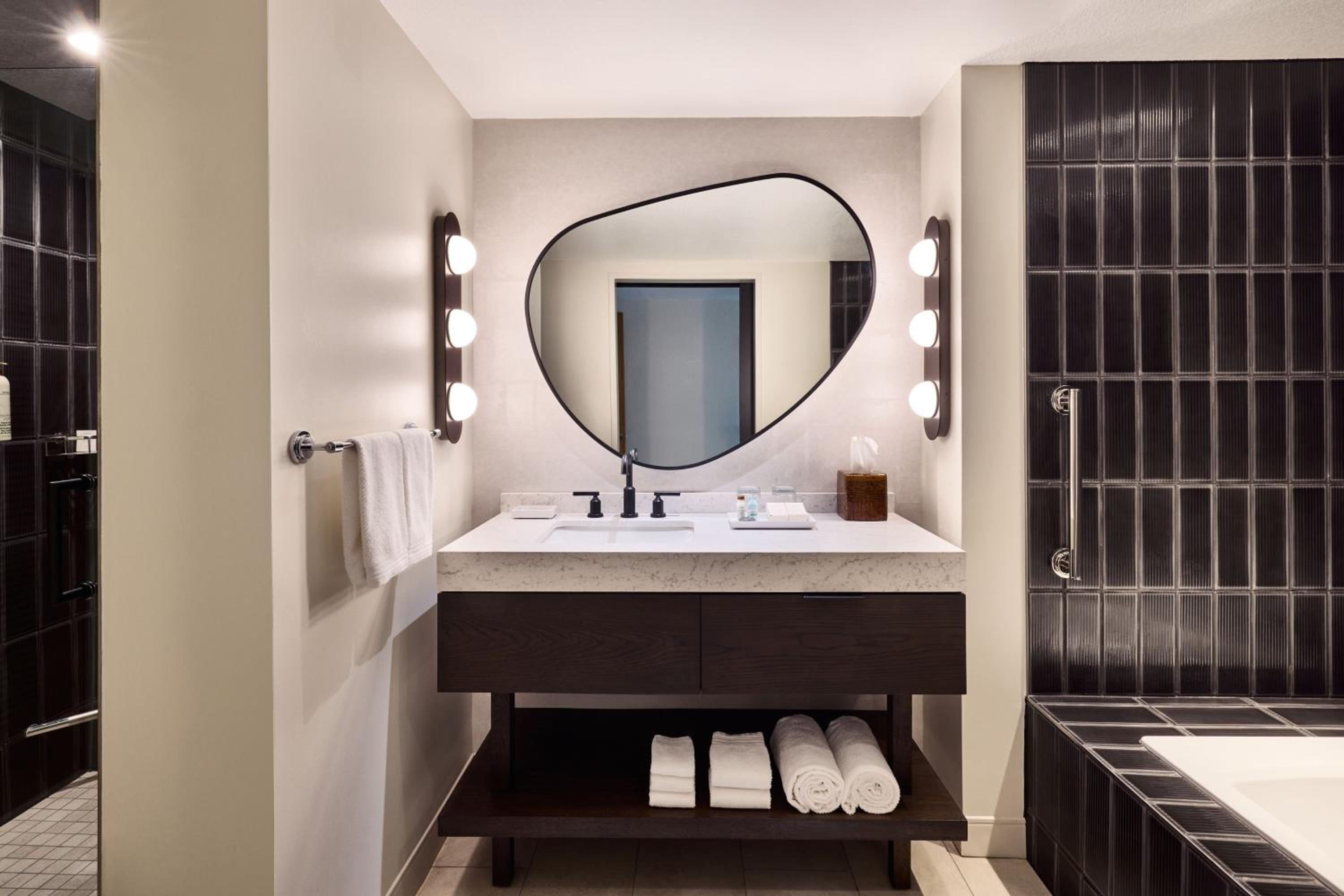 One-Bedroom King Suite