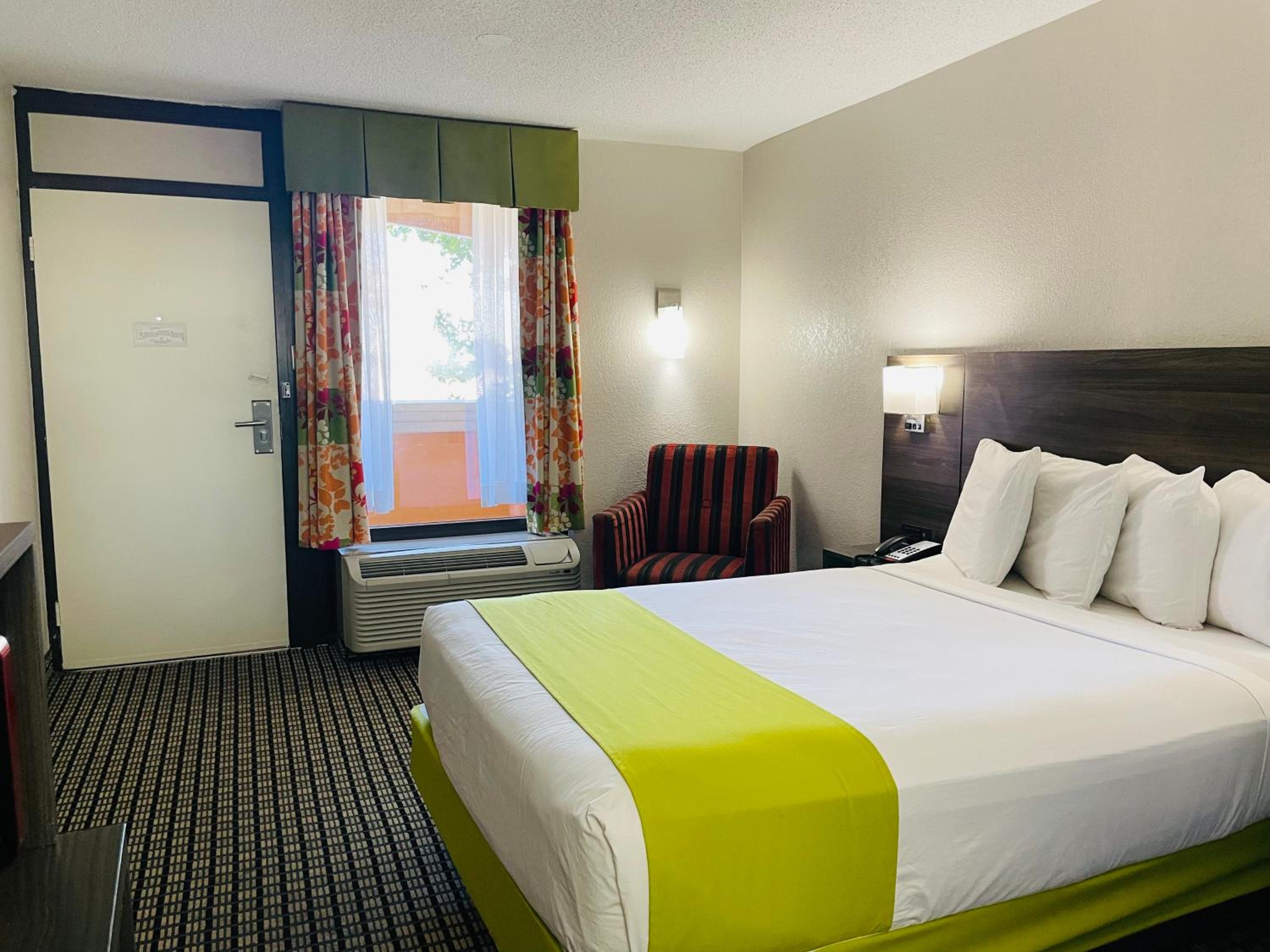 Queen Room - Disability Access - Non-Smoking