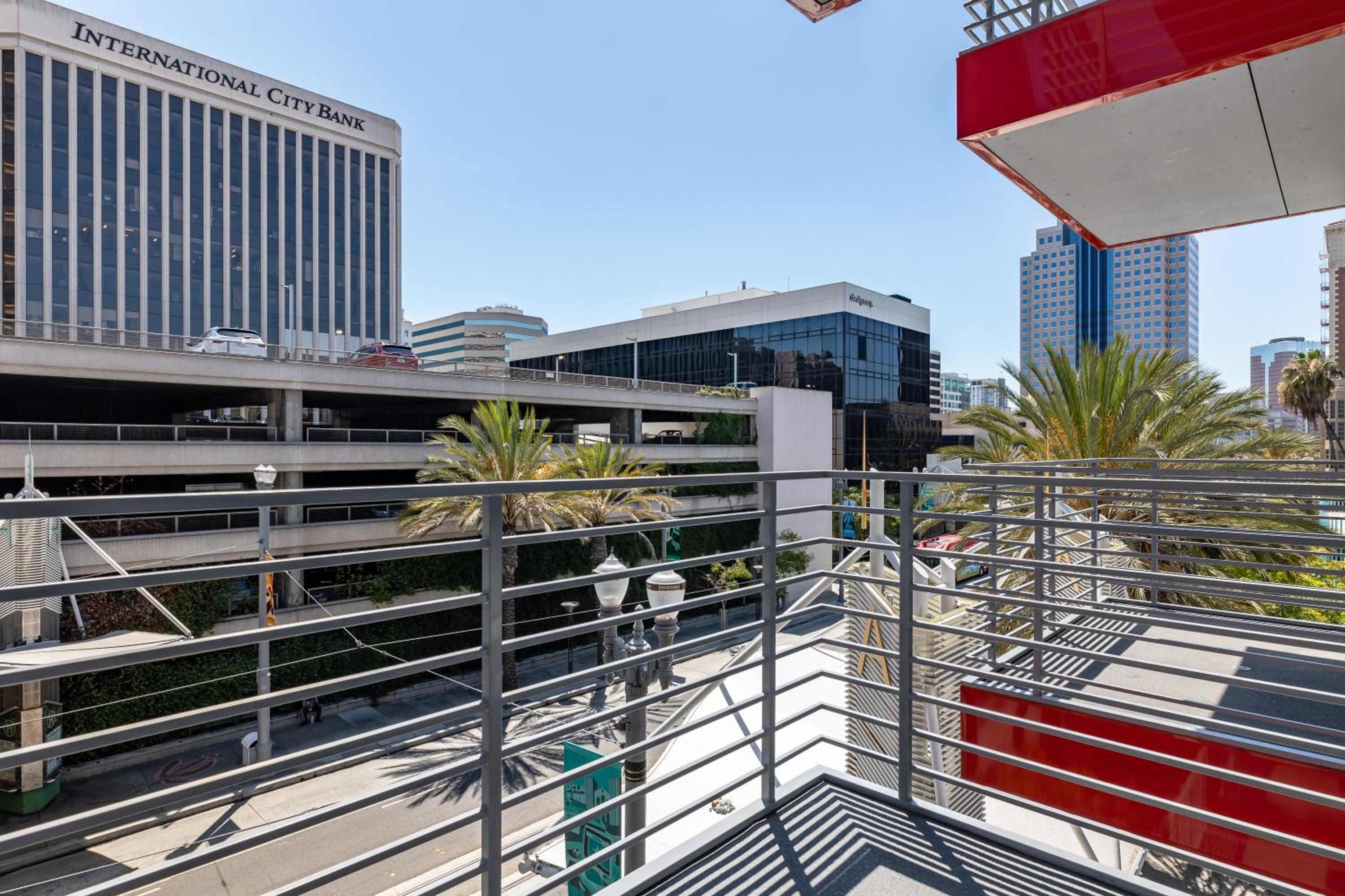 King Room with Roll-In Shower - Disability Access