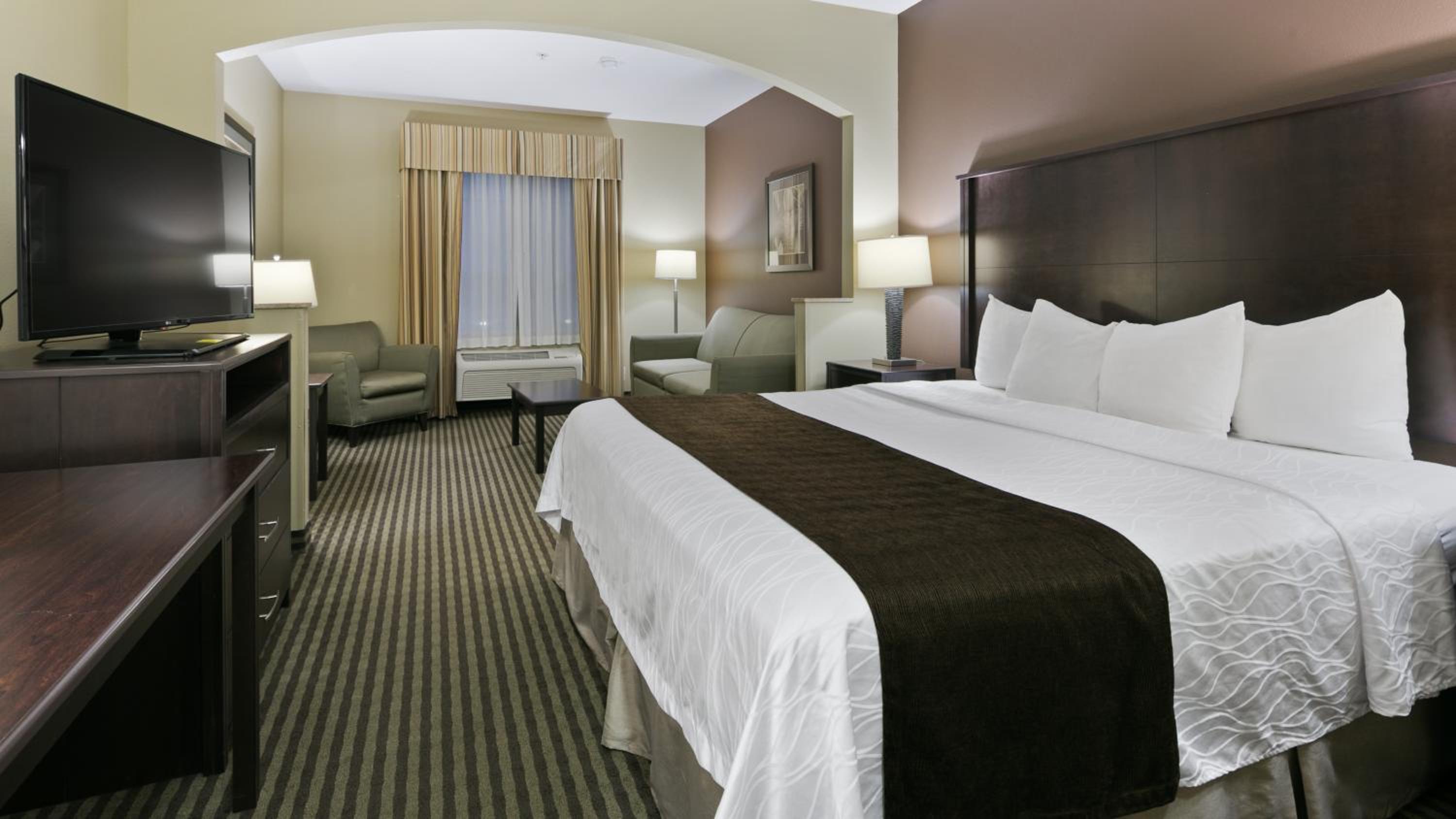 King Room with Roll-In Shower - Disability Access