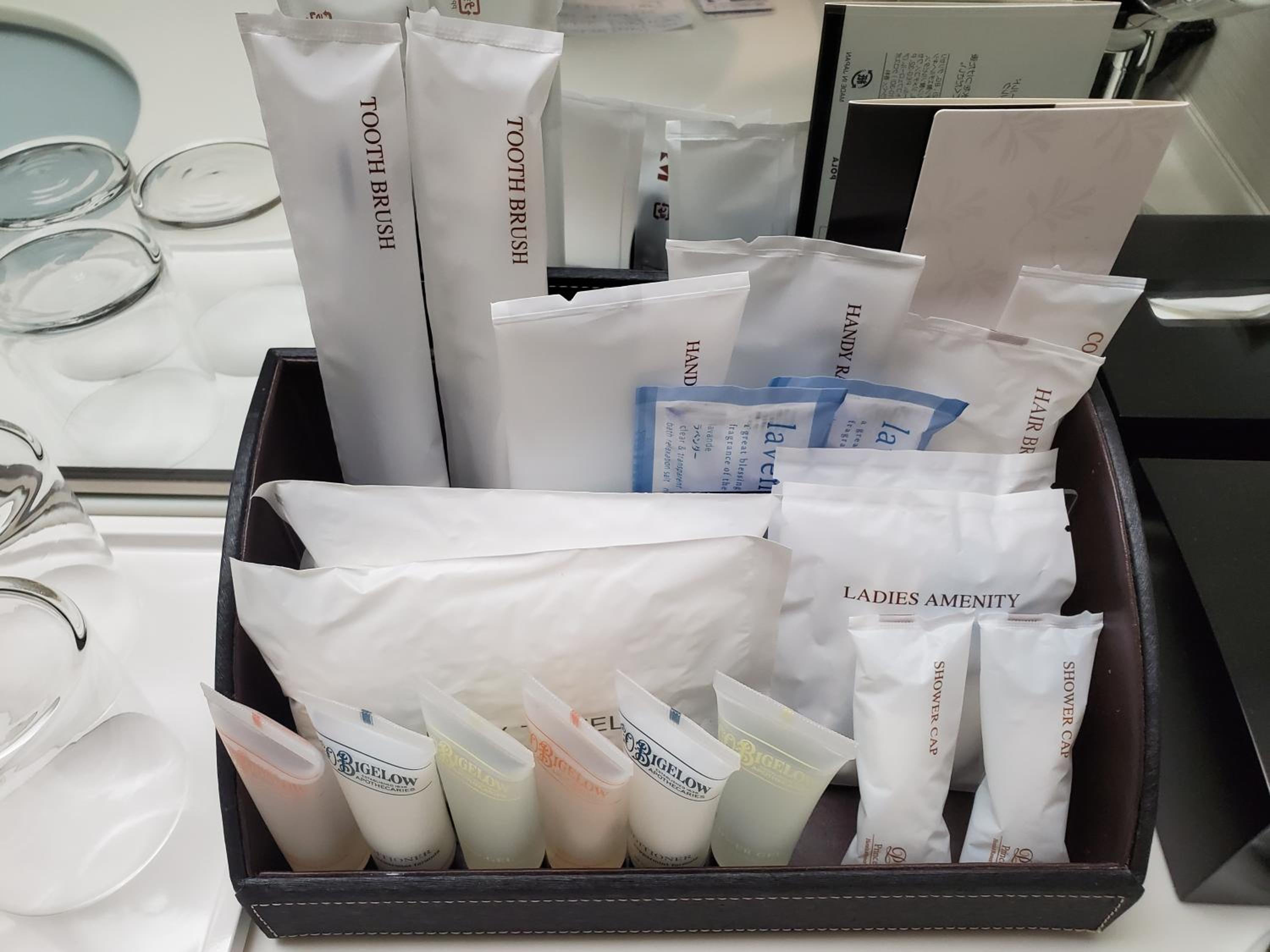 G7 Club Floor Luxury Room with View bath - Non-Smoking