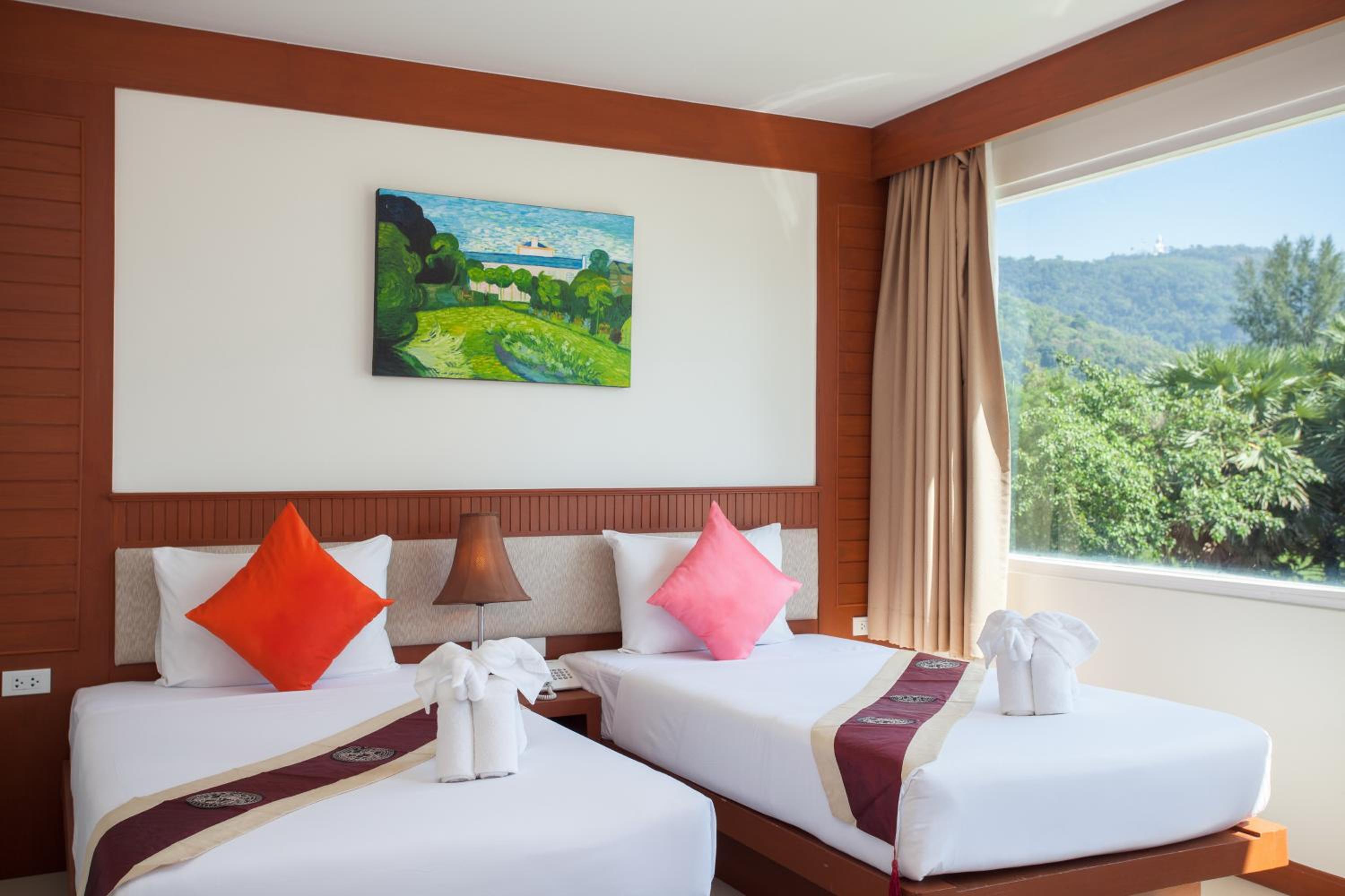 Double or Twin Room with Partial Sea View