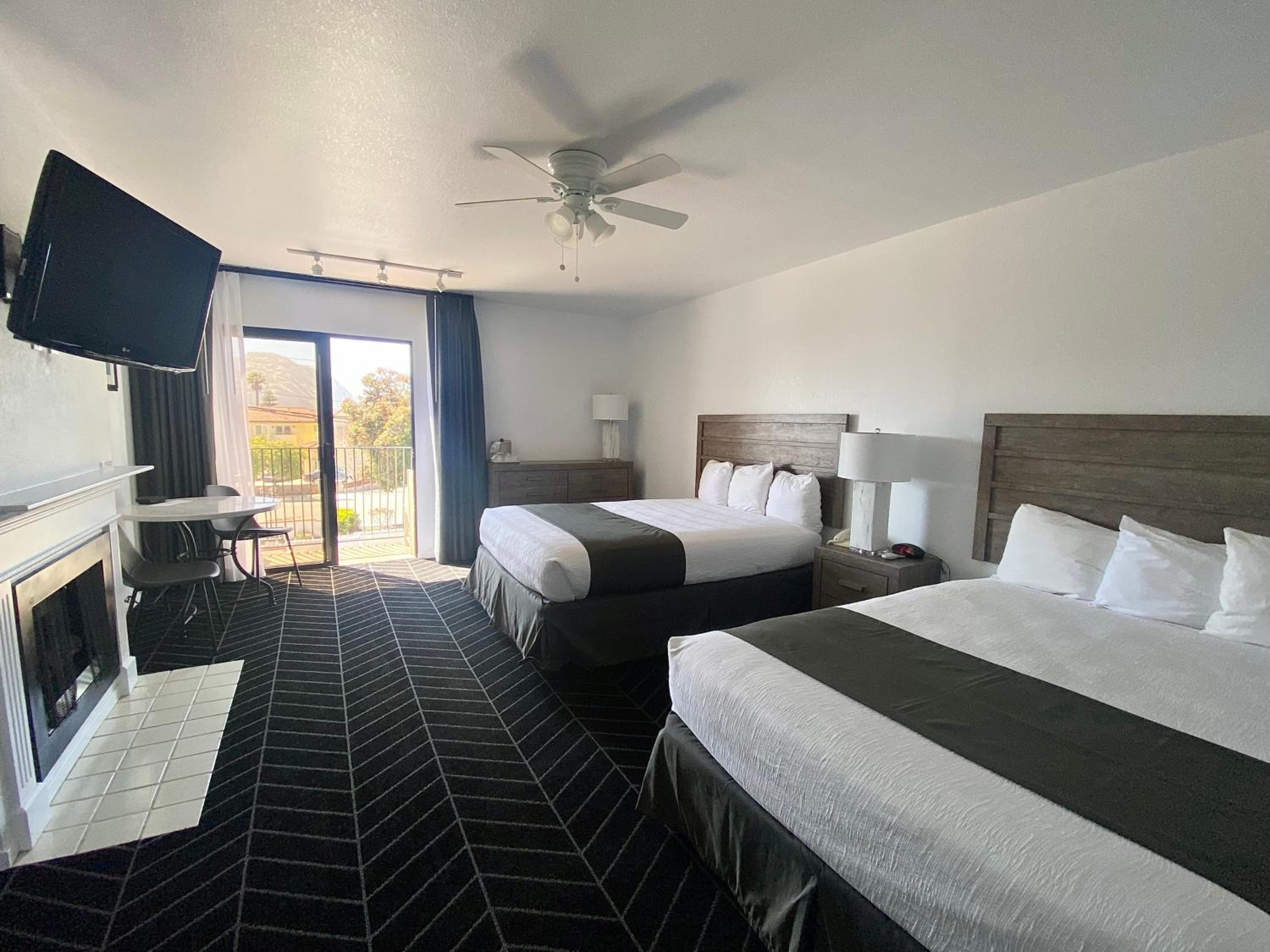 Deluxe Room 2 Queen Beds Fireplace and Balcony Non Smoking 