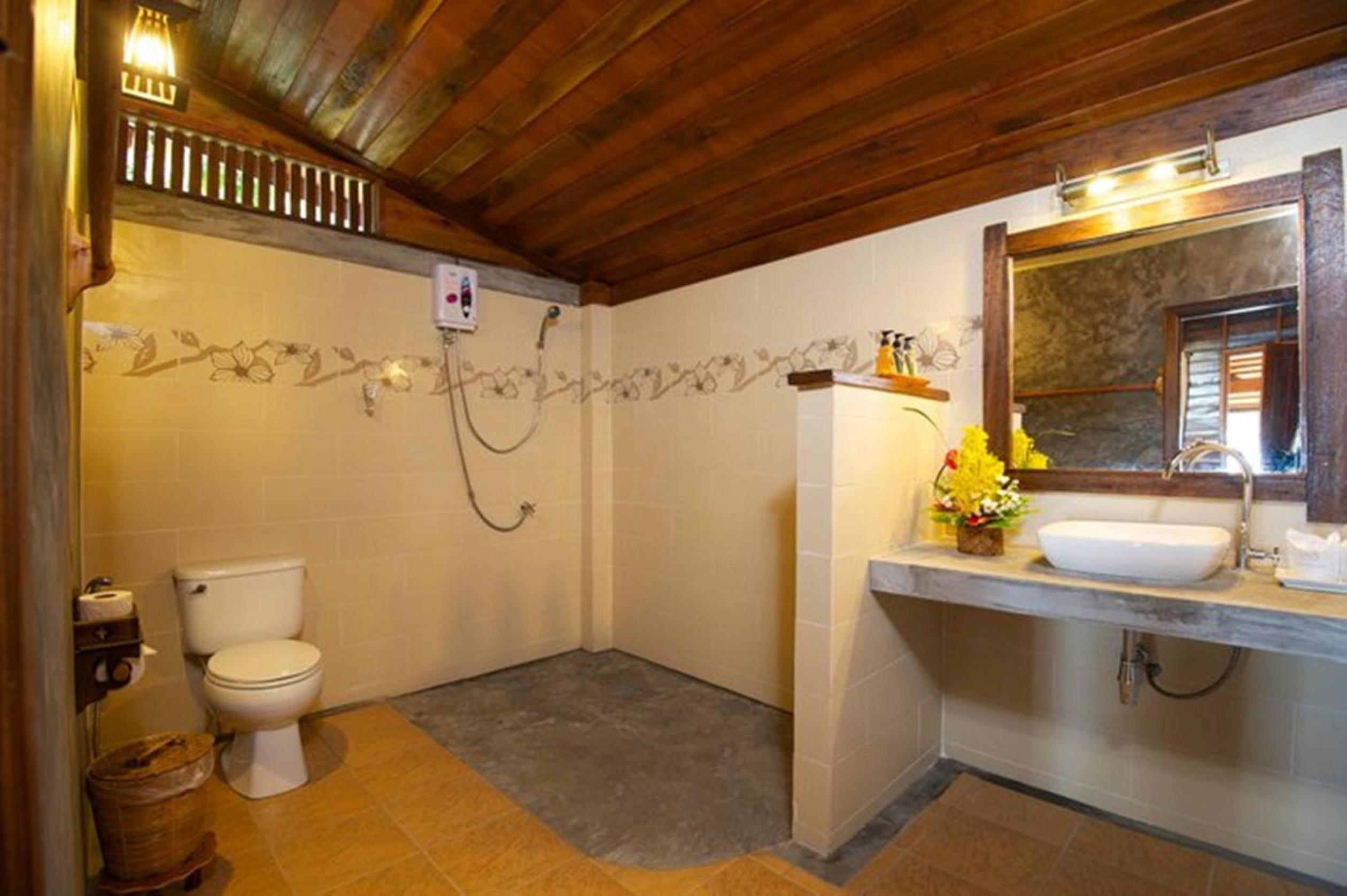 One-Bedroom Bungalow with Garden View - Superior House