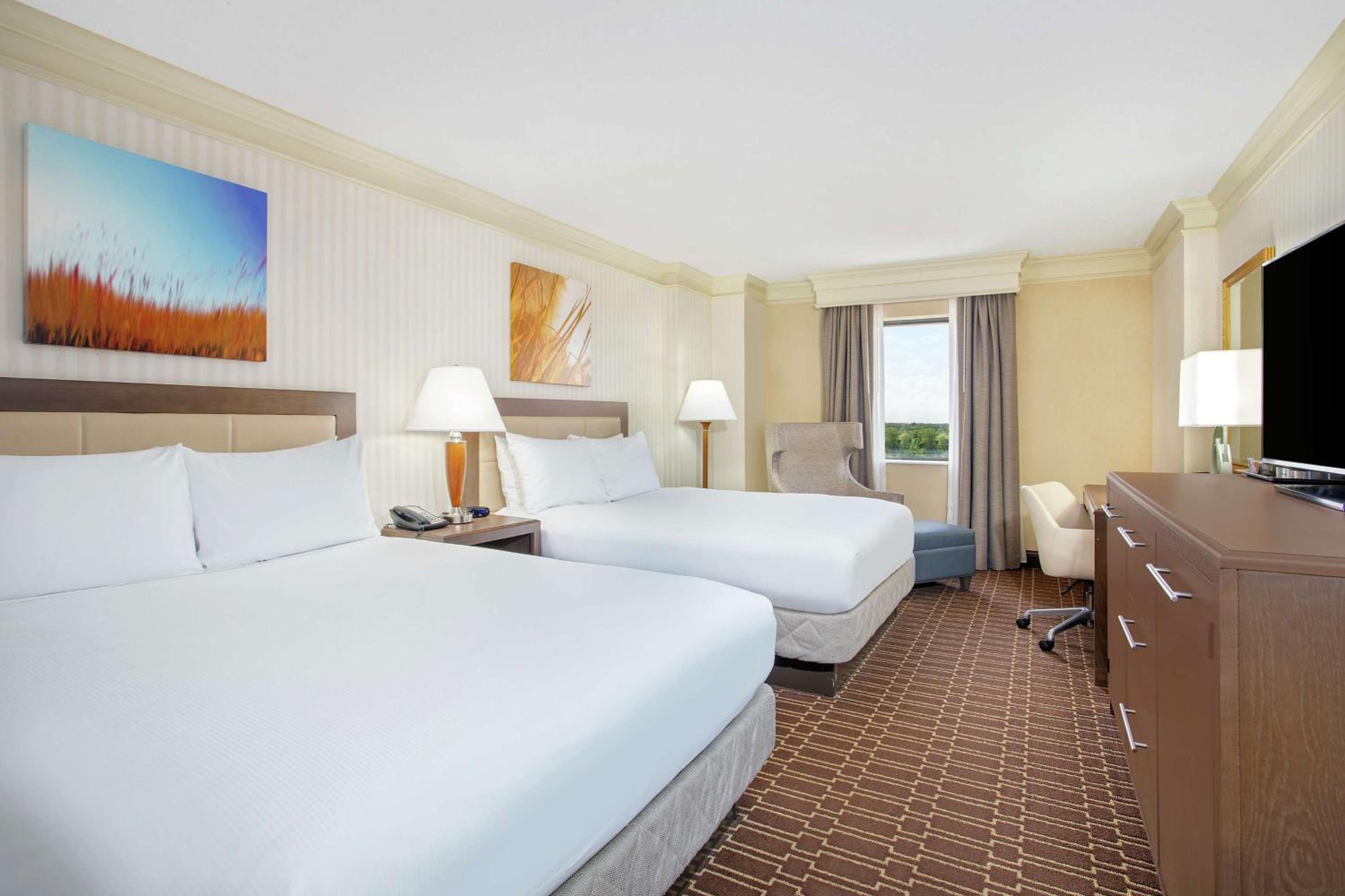 Corner Queen Room with Two Queen Beds