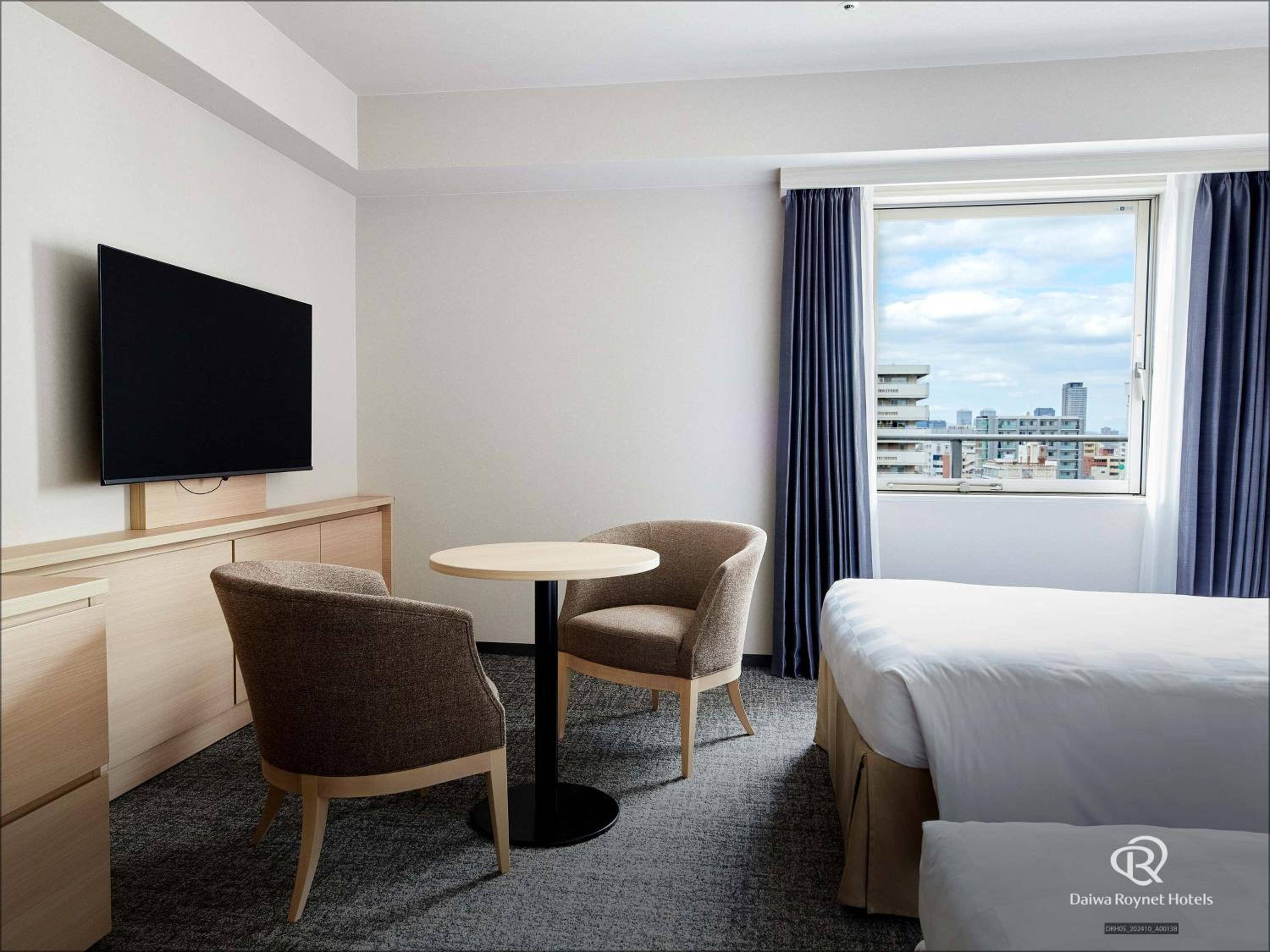 Twin Room with Extra Bed - Non-Smoking