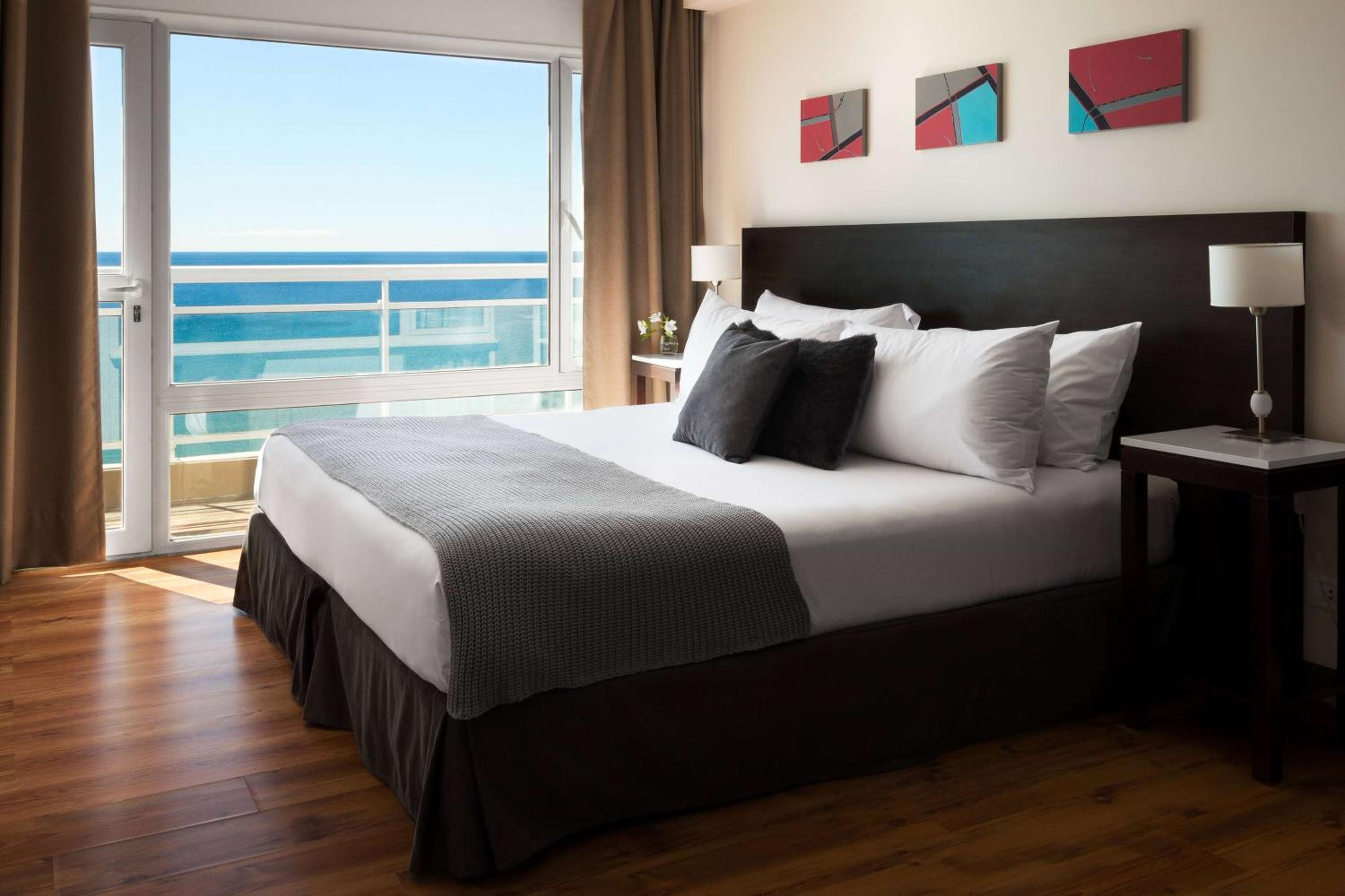 Queen or Twin Room with Balcony and Ocean View - Non-Smoking