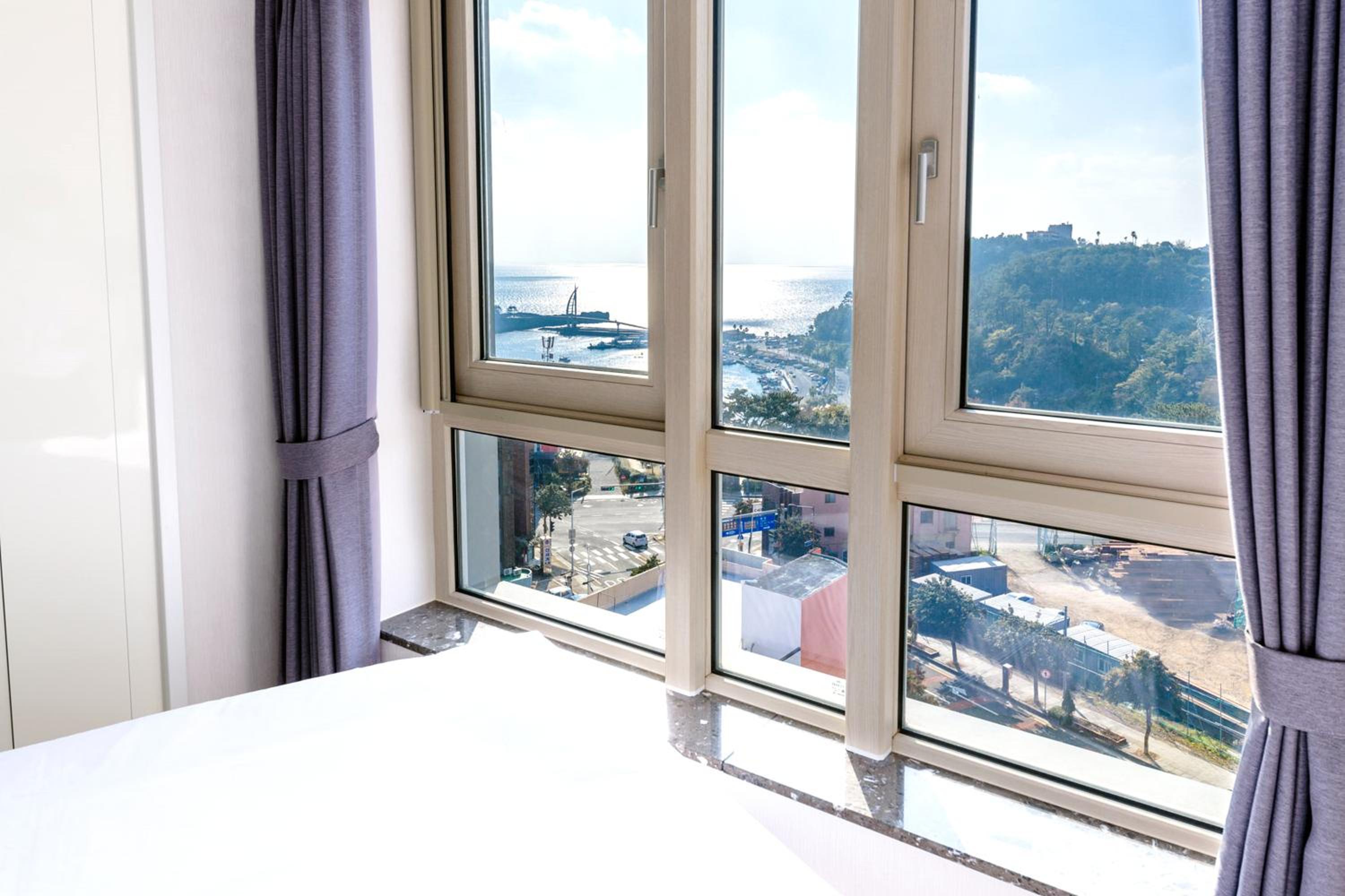 Family Twin Room With City View