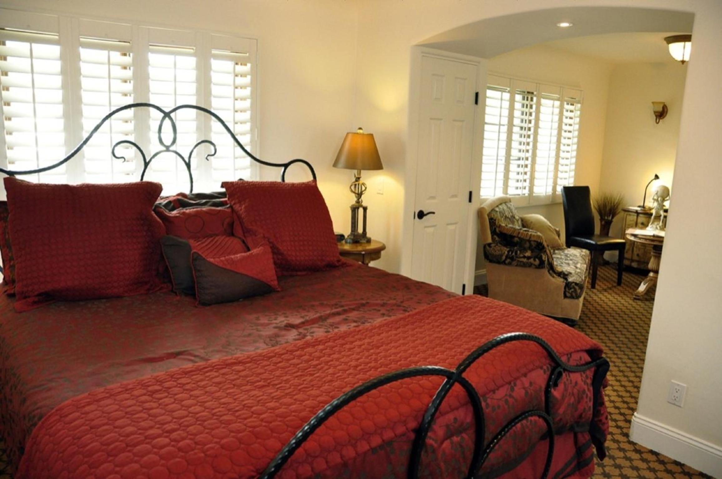 Deluxe King Studio Suite