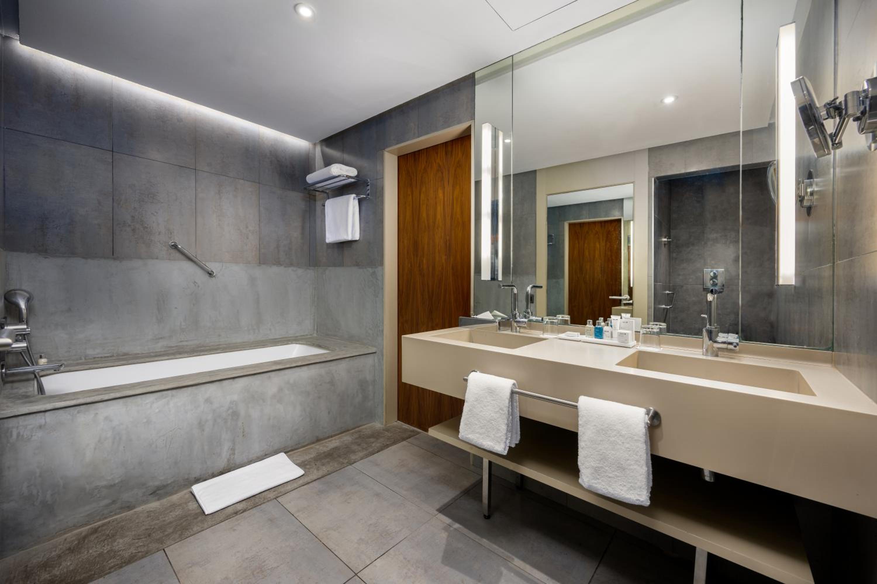 Junior Suite - Pool view - Balcony