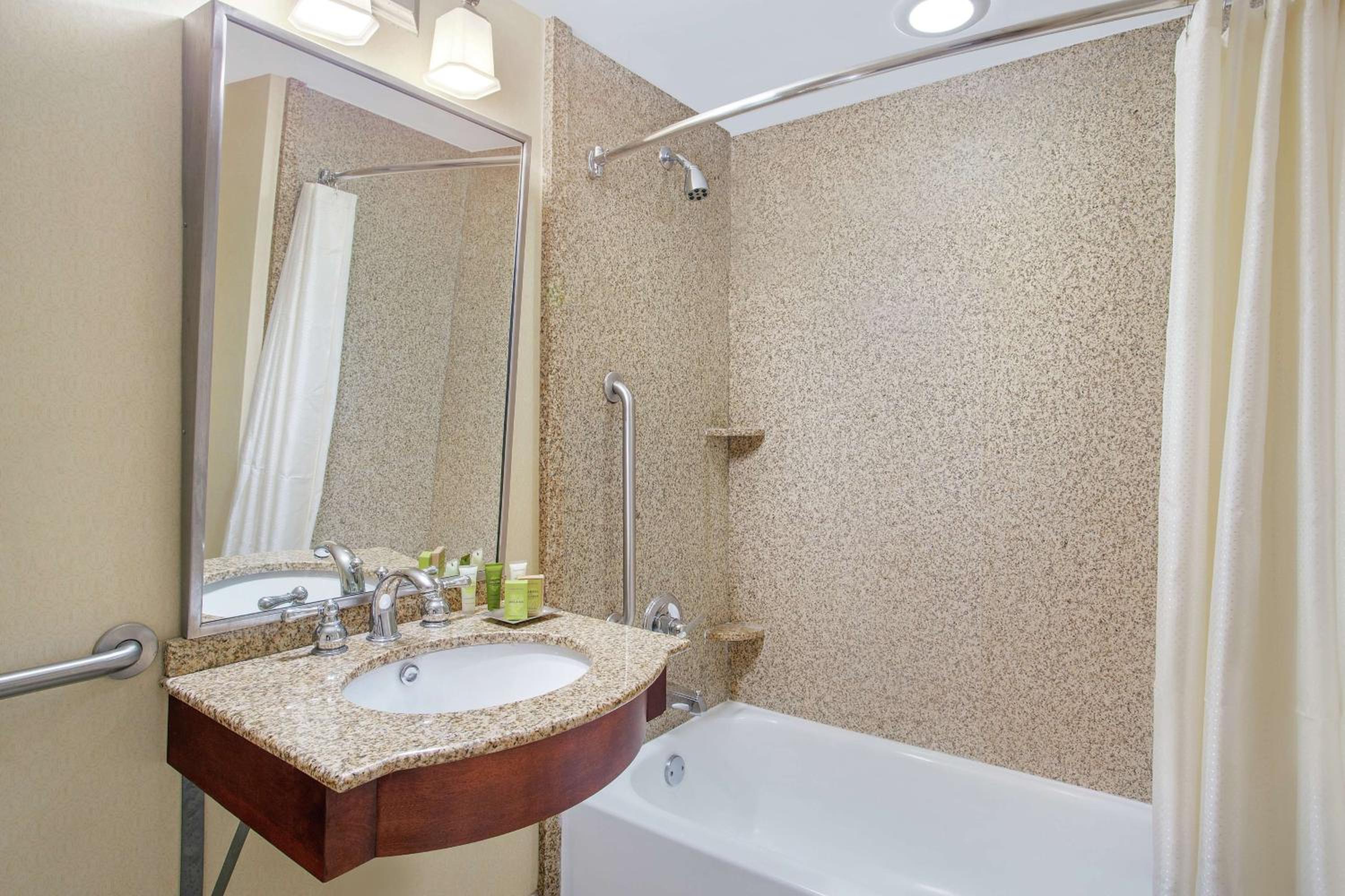Queen Room with Two Queen Beds and Bath Tub - Mobility Accessible