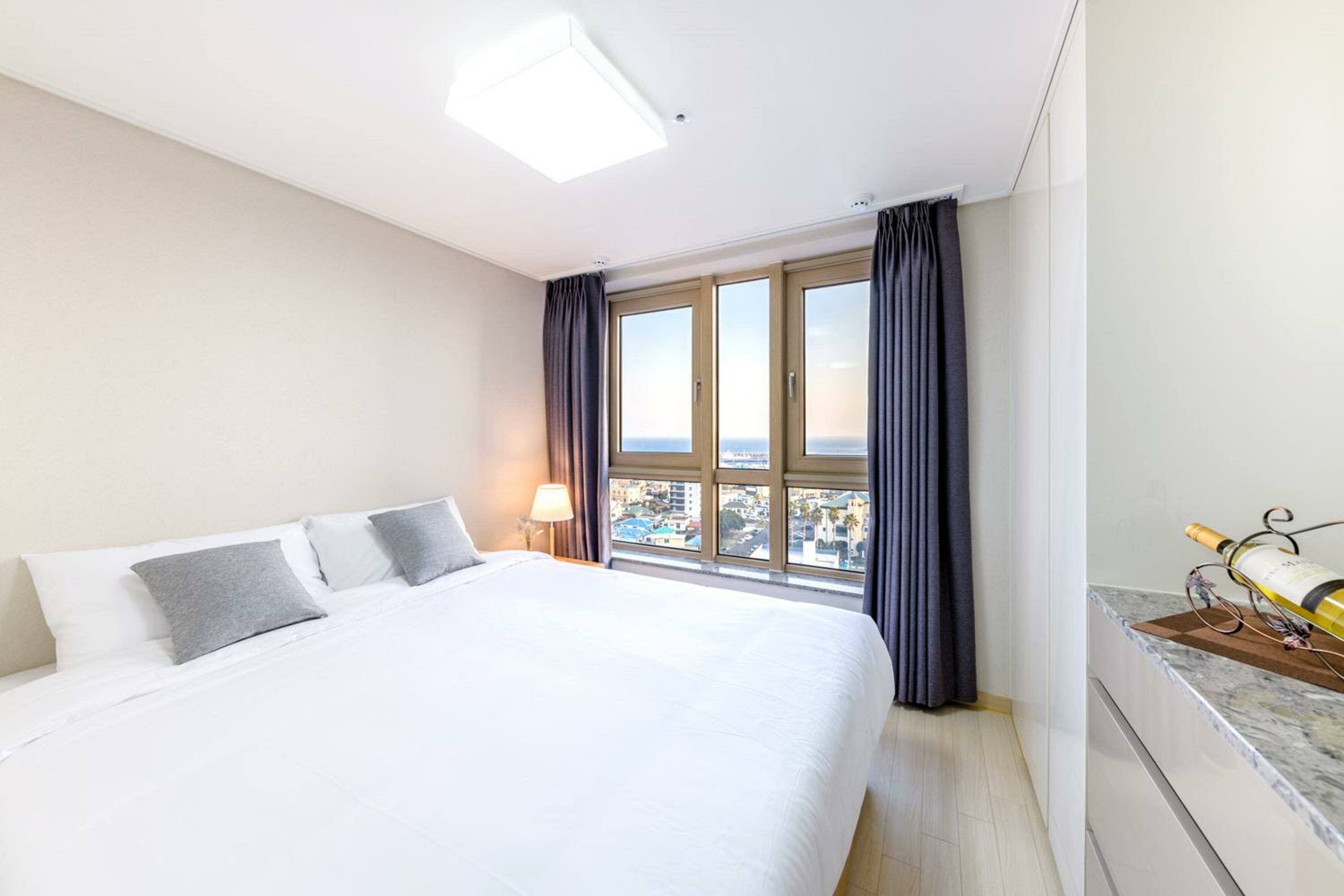 Junior Twin Room with ocean view