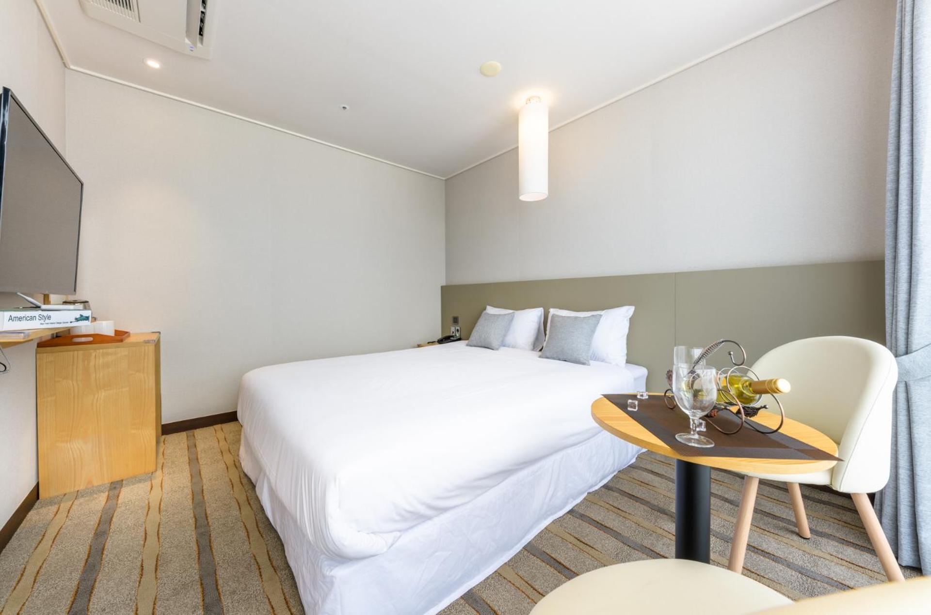 Deluxe Double Room with Halla Mountain View with Terrace