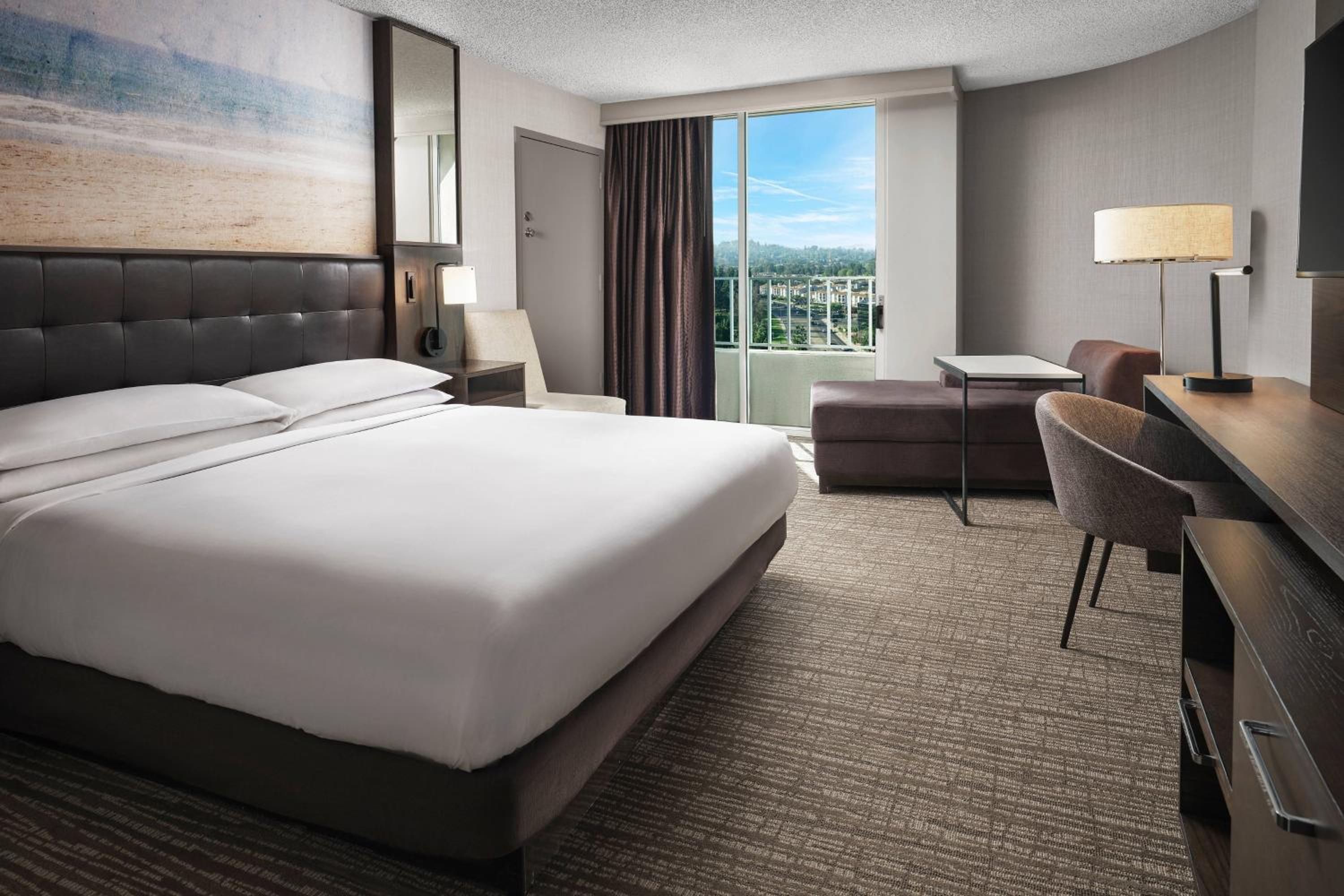 Deluxe King or Double Room High Floor 
