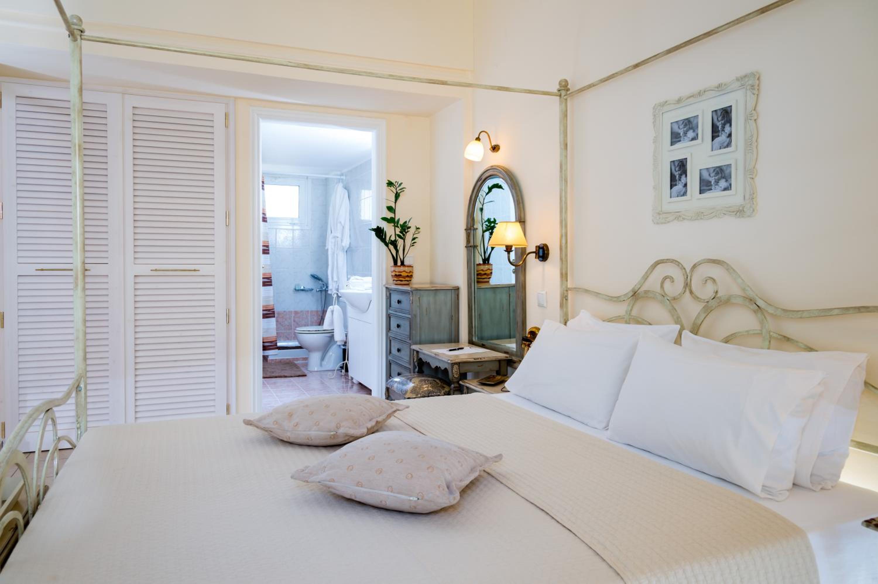 Superior Double Room (Double Bed & Sofa)