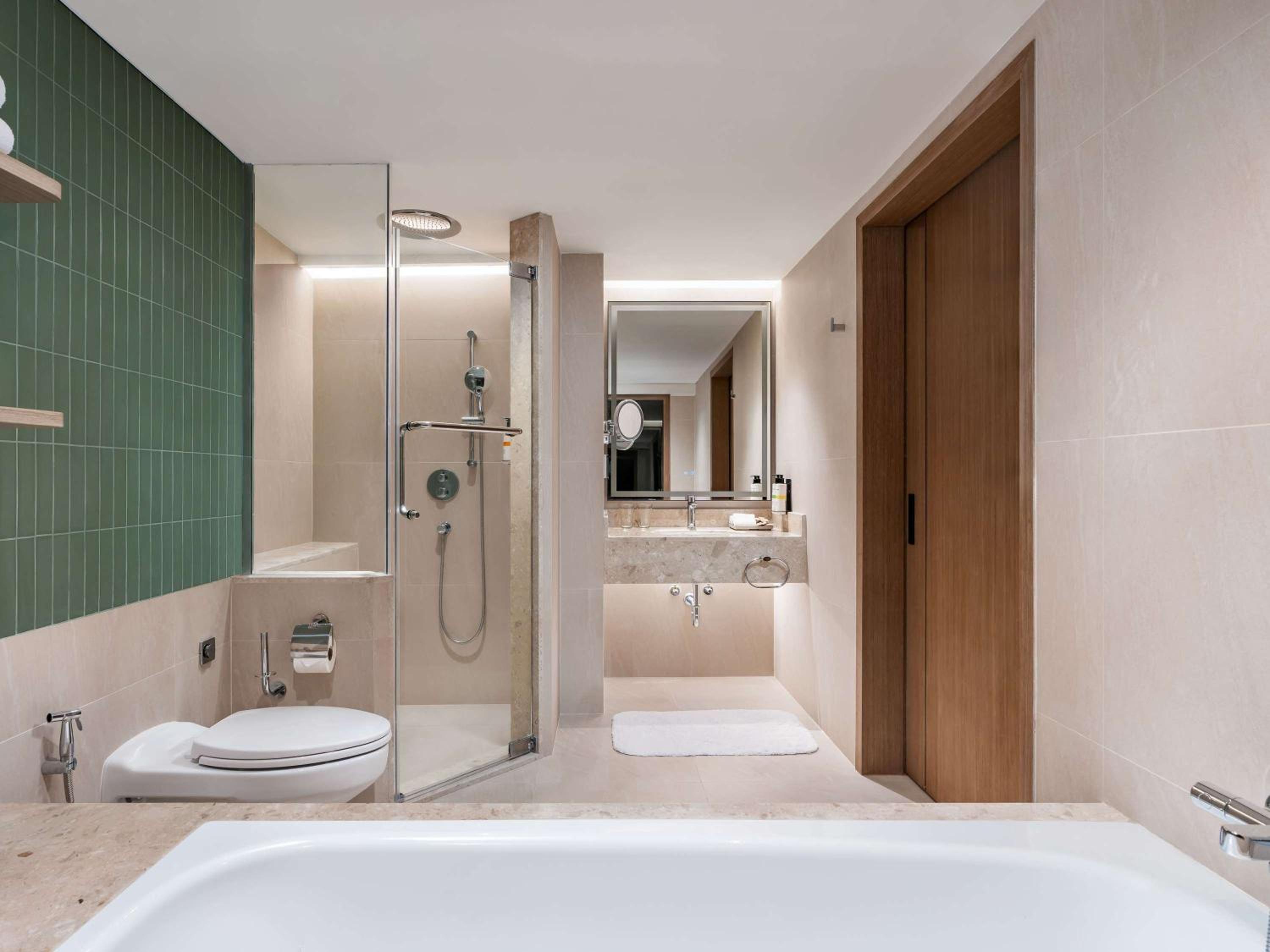 Deluxe King Room with Garden View