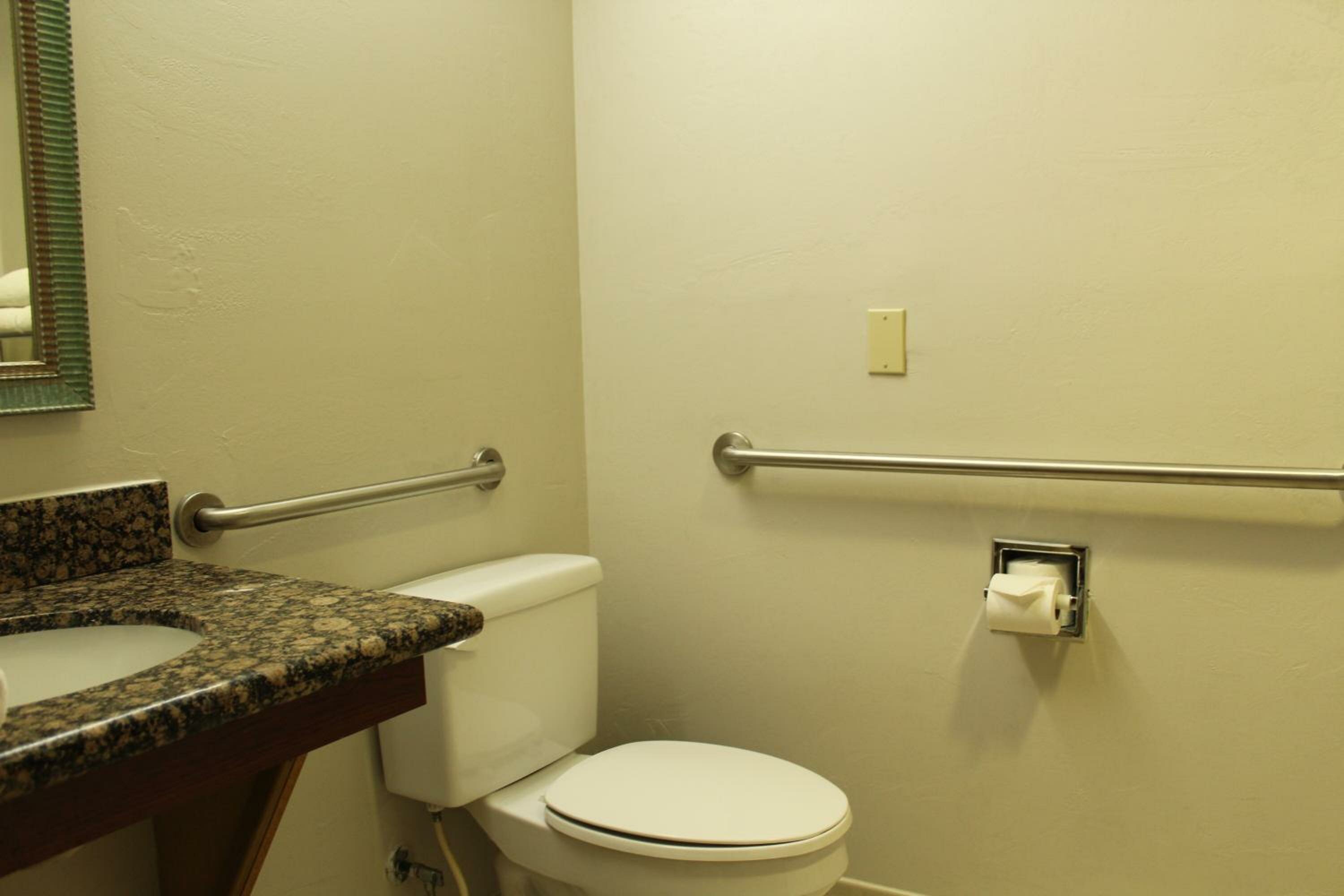 Suite - Hearing Accessible - Non-Smoking