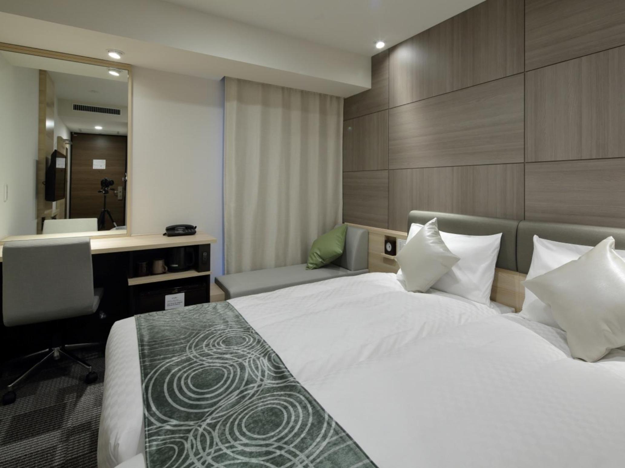 Compact Twin Room - Non-Smoking