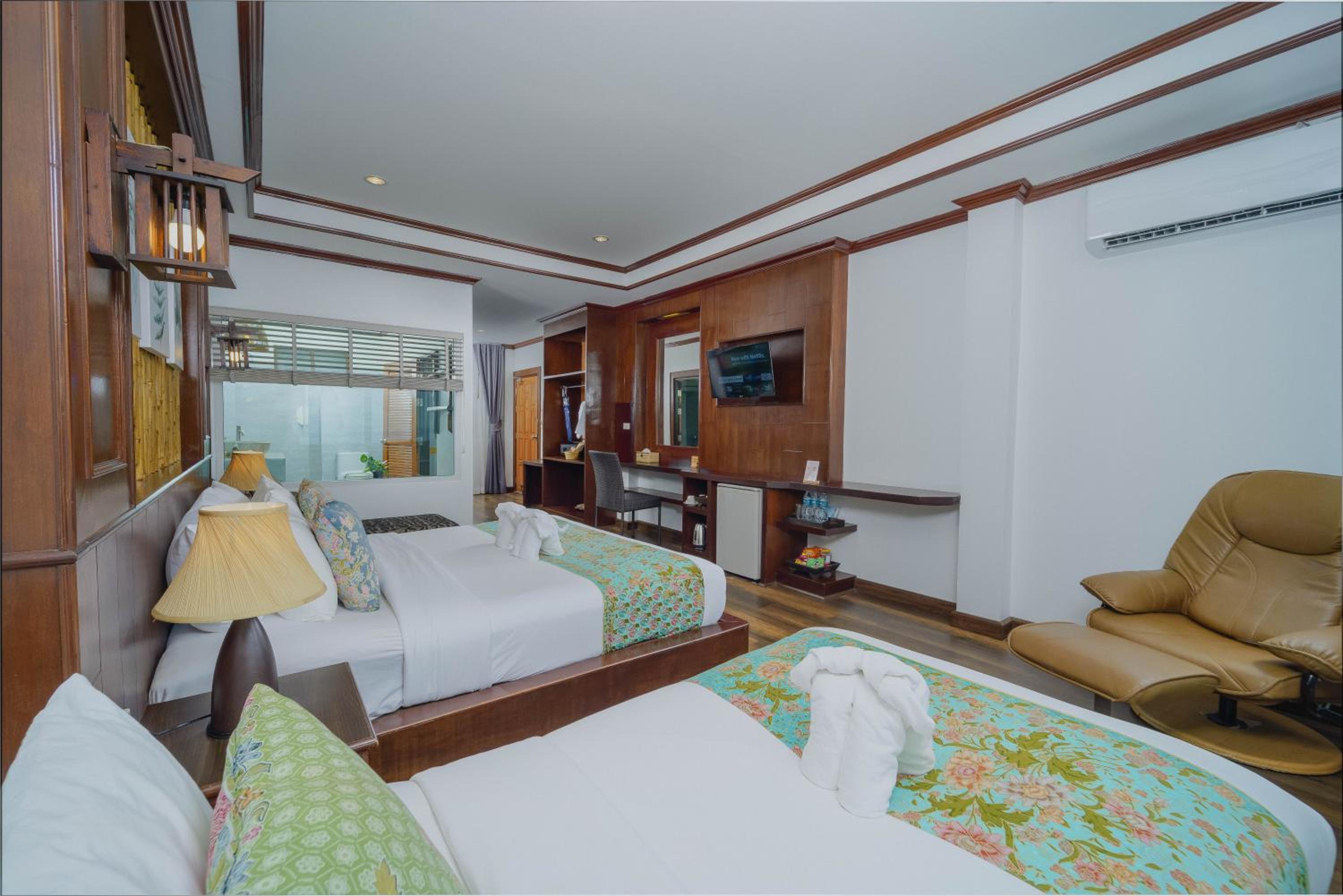 Deluxe Triple with Partial Seaview- Free Beach Shuttle