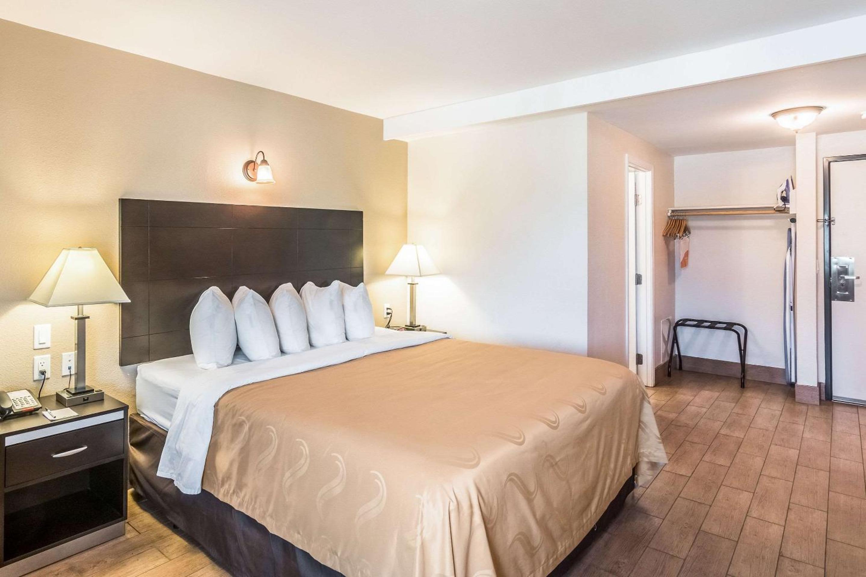 King Room with Roll-In Shower - Accessible/Non-Smoking