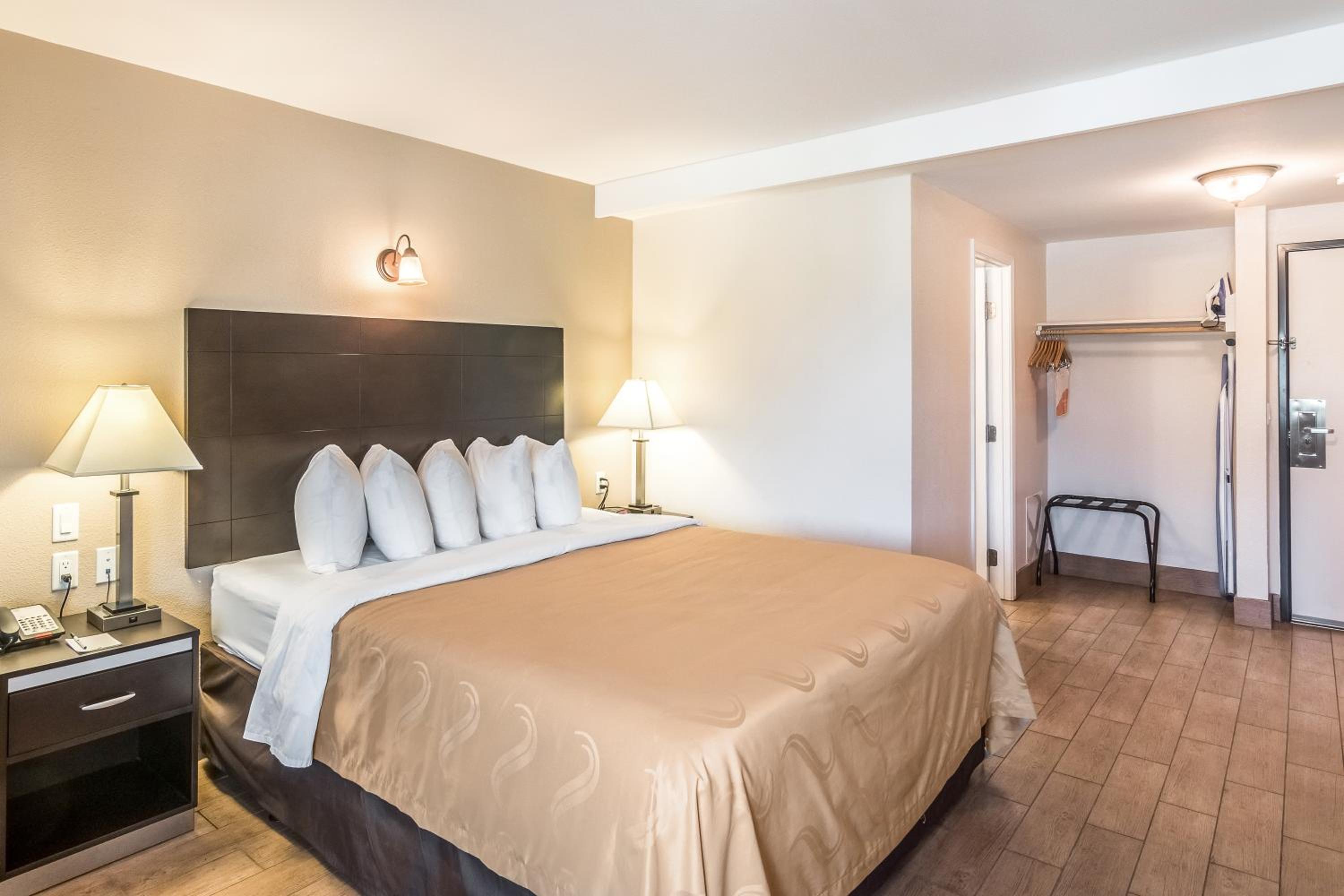 King Room with Roll-In Shower - Accessible/Non-Smoking