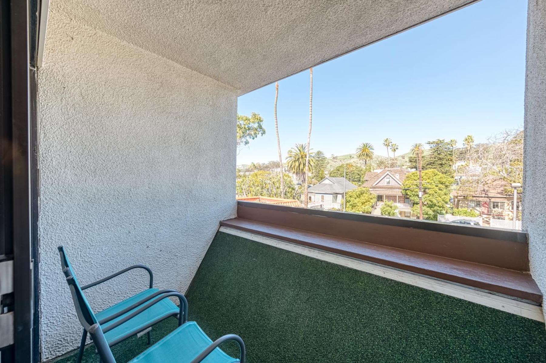 Standard King Room with Balcony - Non Smoking