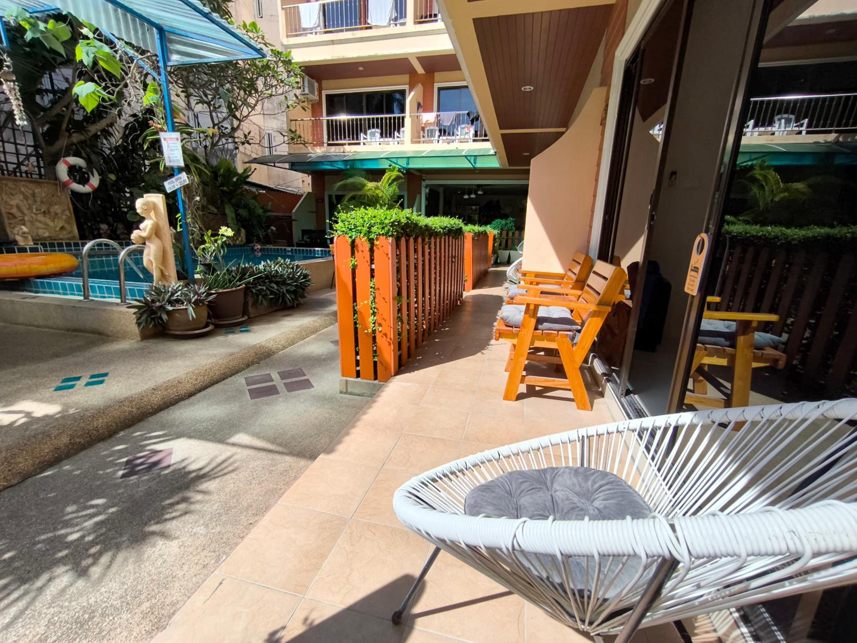 Deluxe Double Room with Pool Access