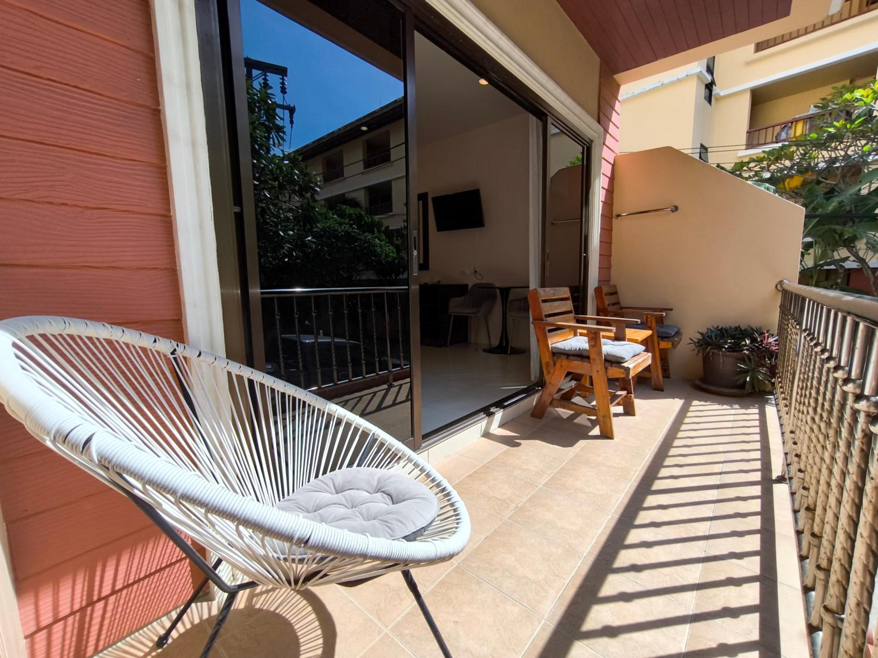 Deluxe Double Room with Pool Access