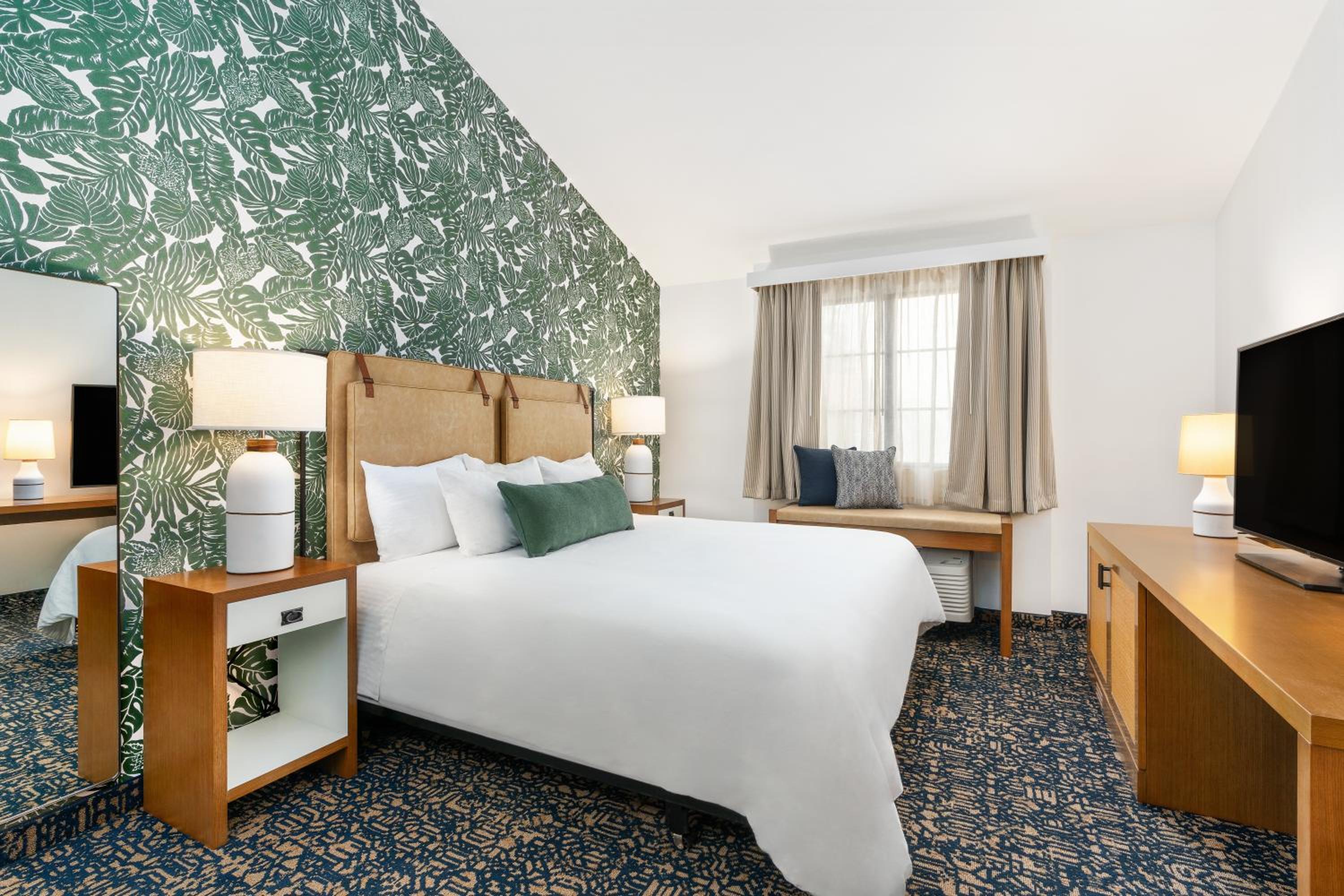 King Room with Roll-In Shower - Disability Access