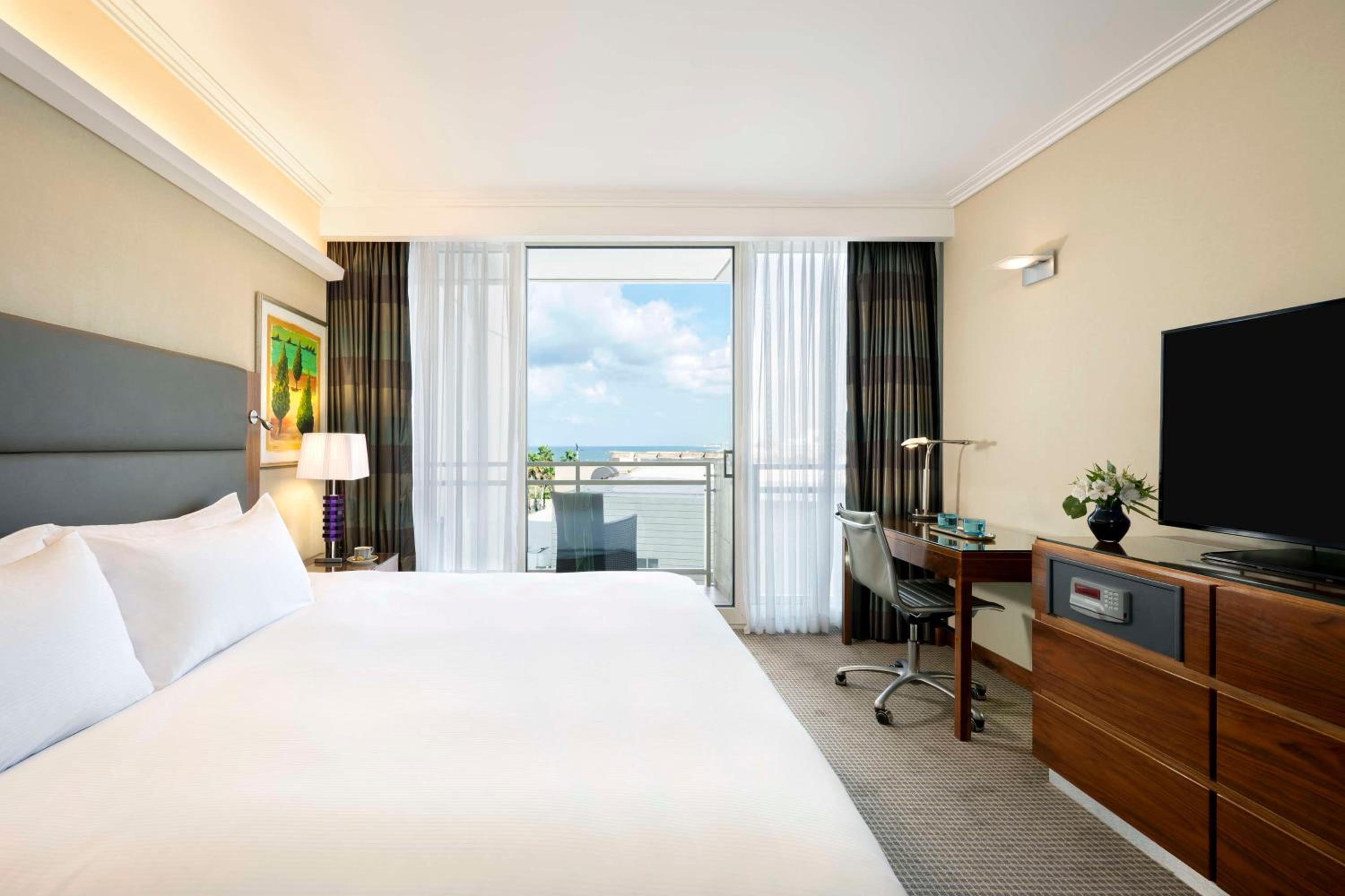 Deluxe King Room with Sea View