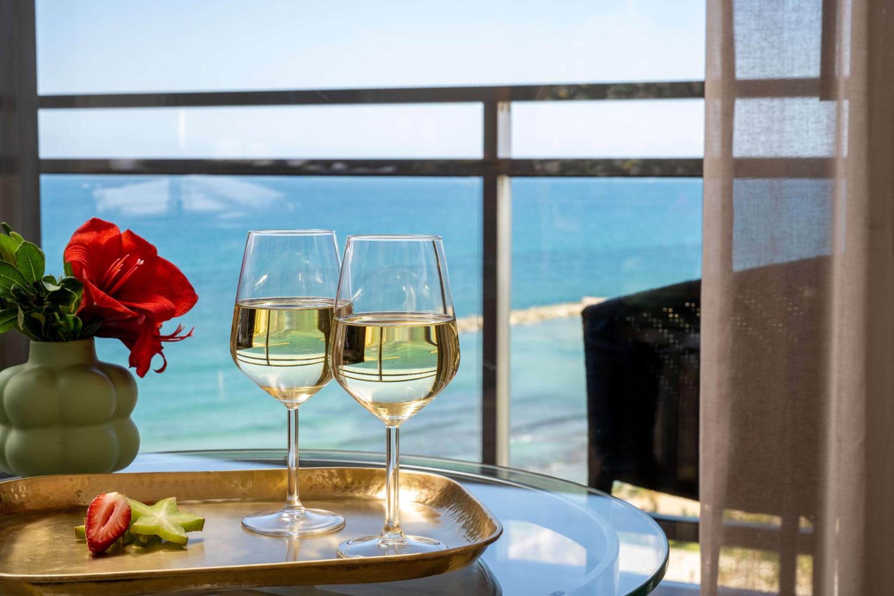 Deluxe King Room with Sea View