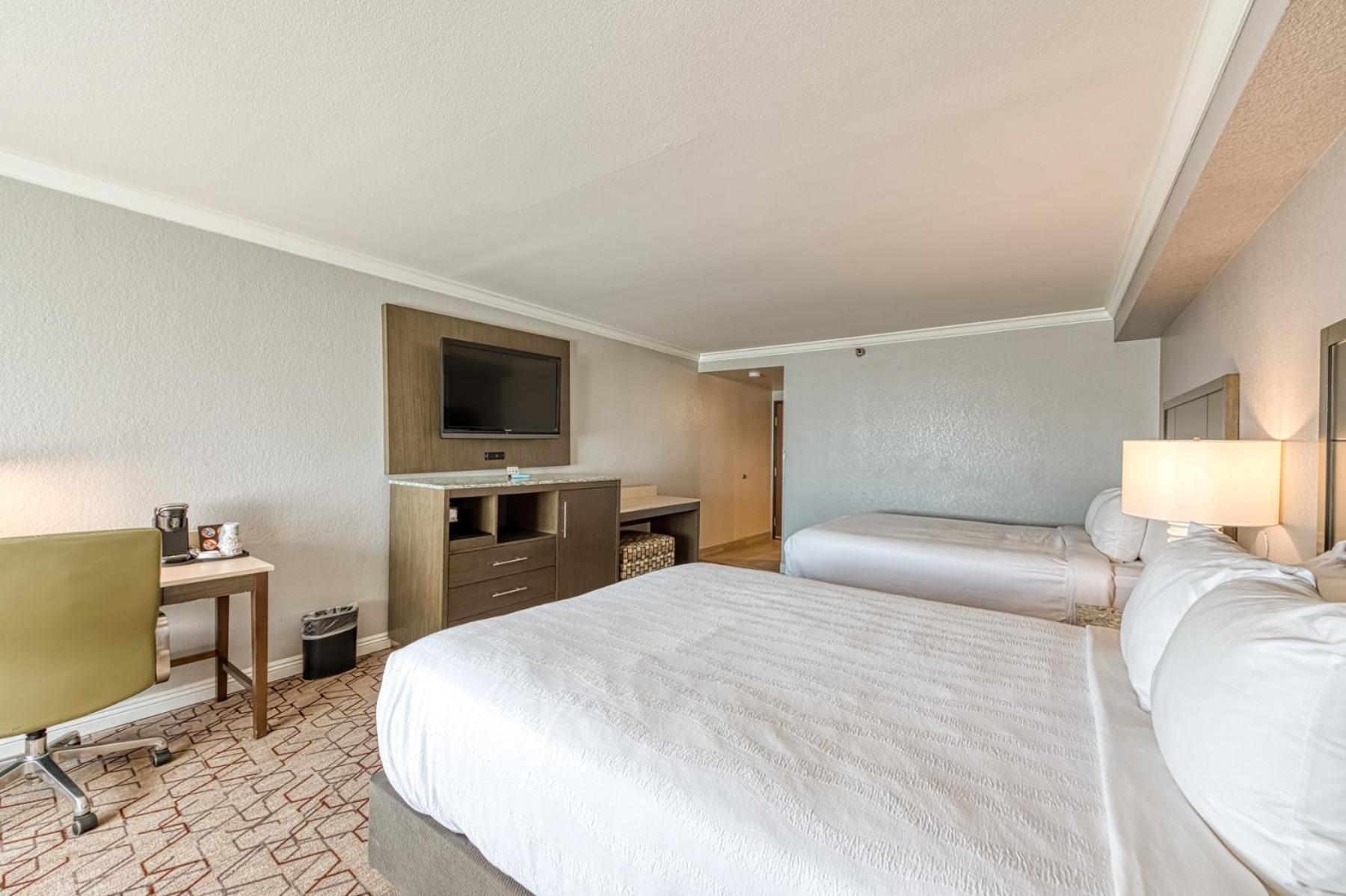 Standard Queen Room with Two Queen Beds - Non Smoking 