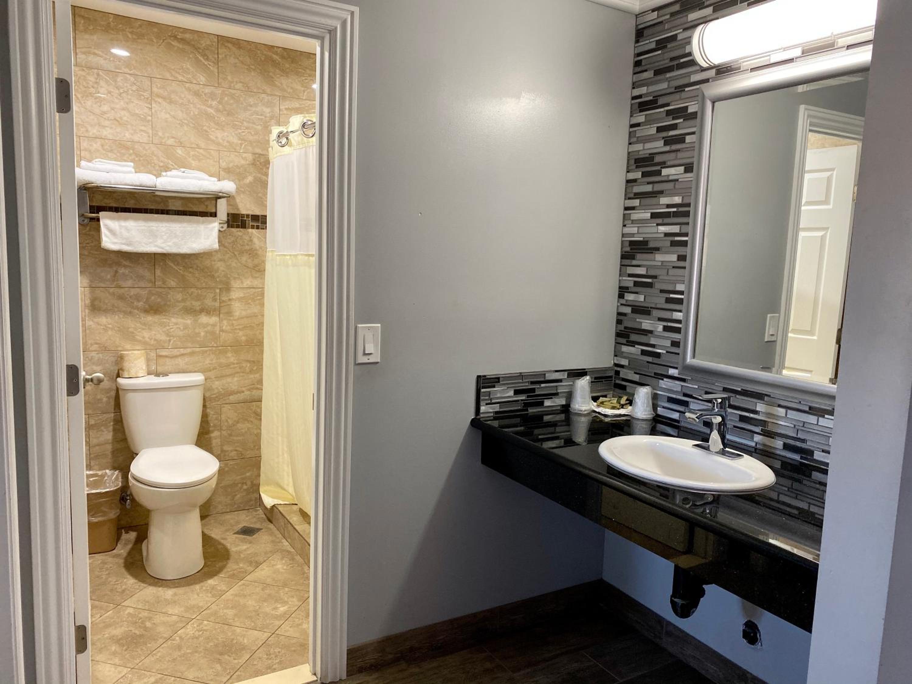 Queen Room with Two Queen Beds and Kitchen - Non-Smoking