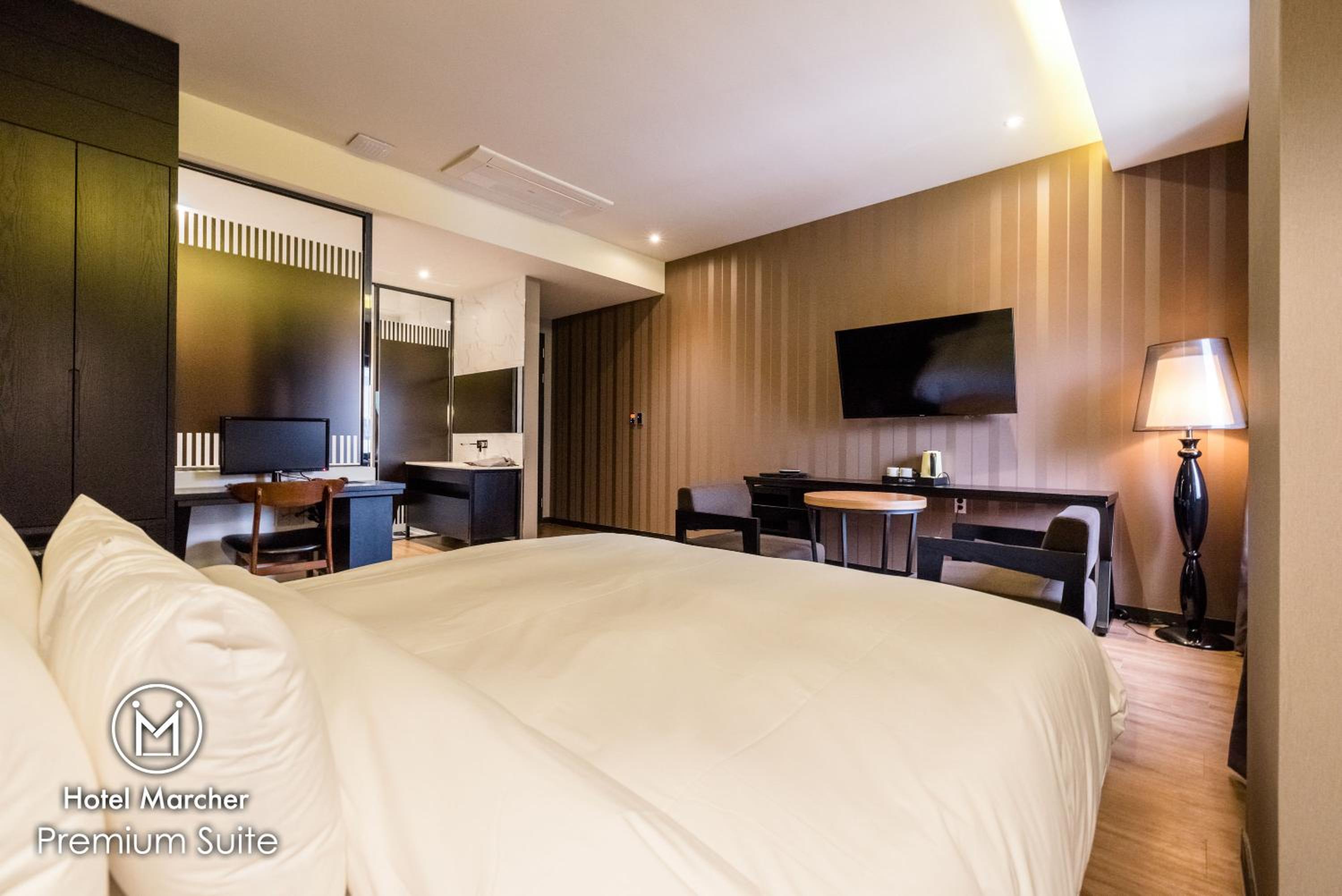 Premium Suite with Bath