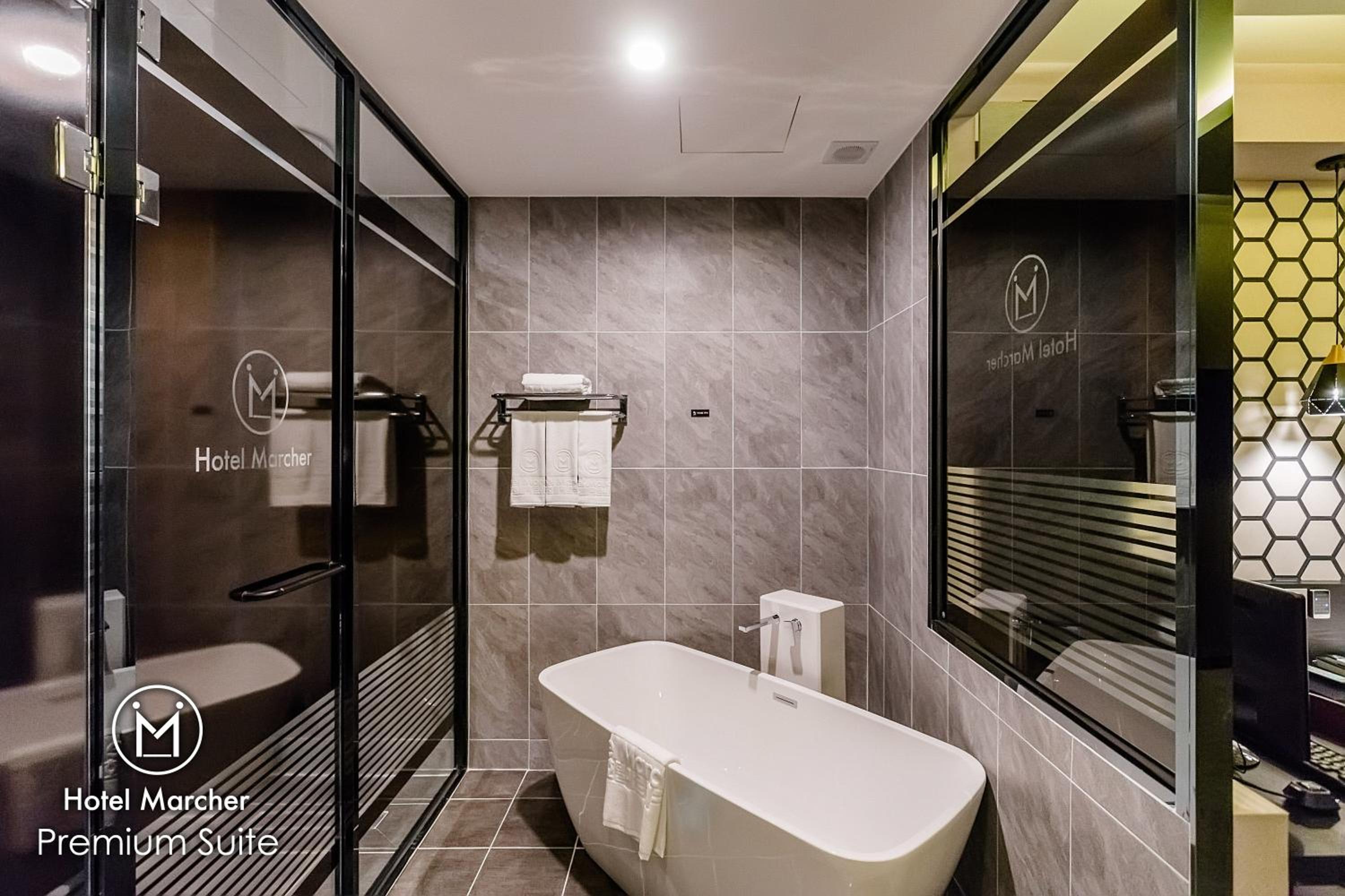 Premium Suite with Bath