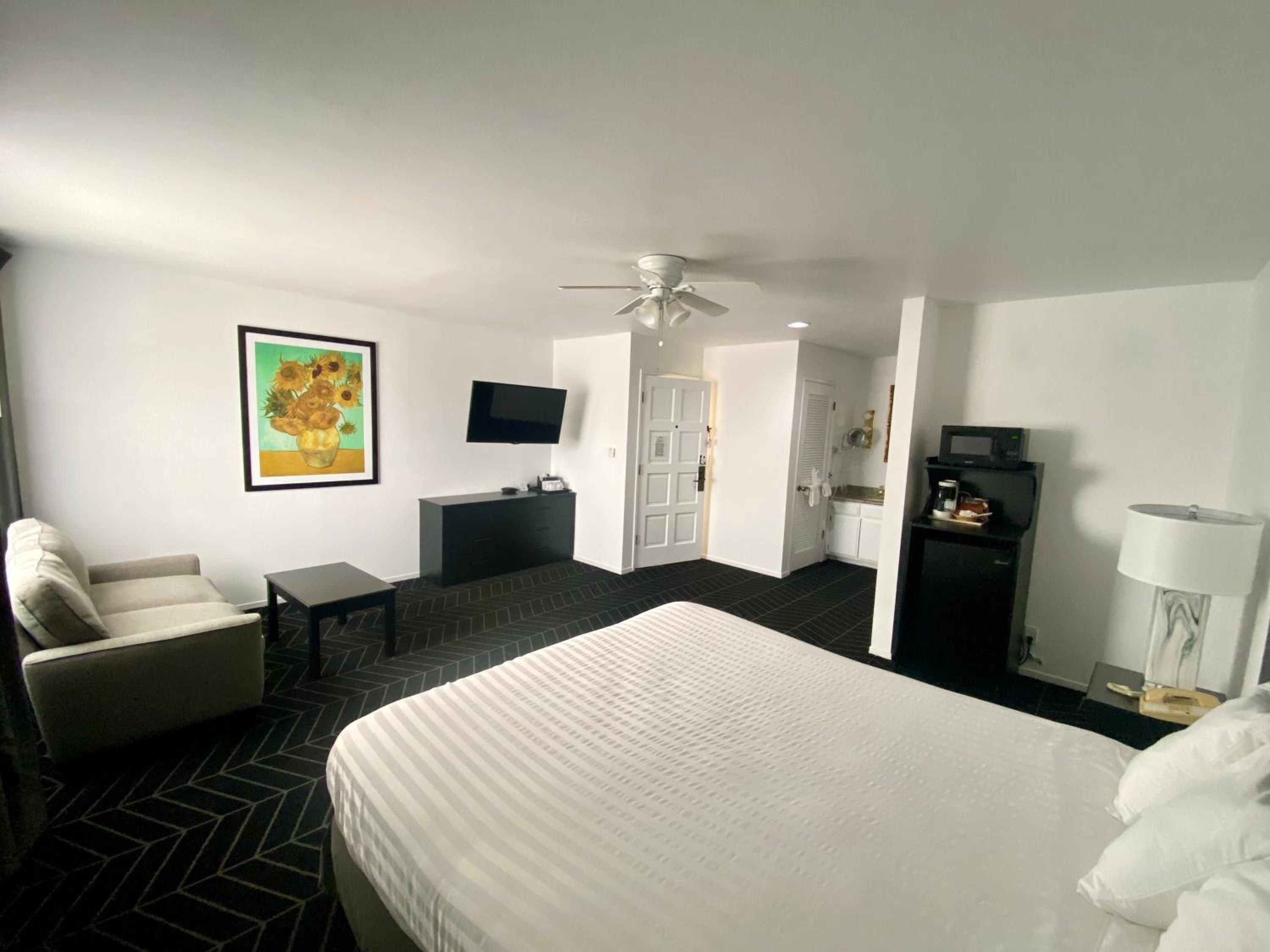 1 King Bed Non Smoking