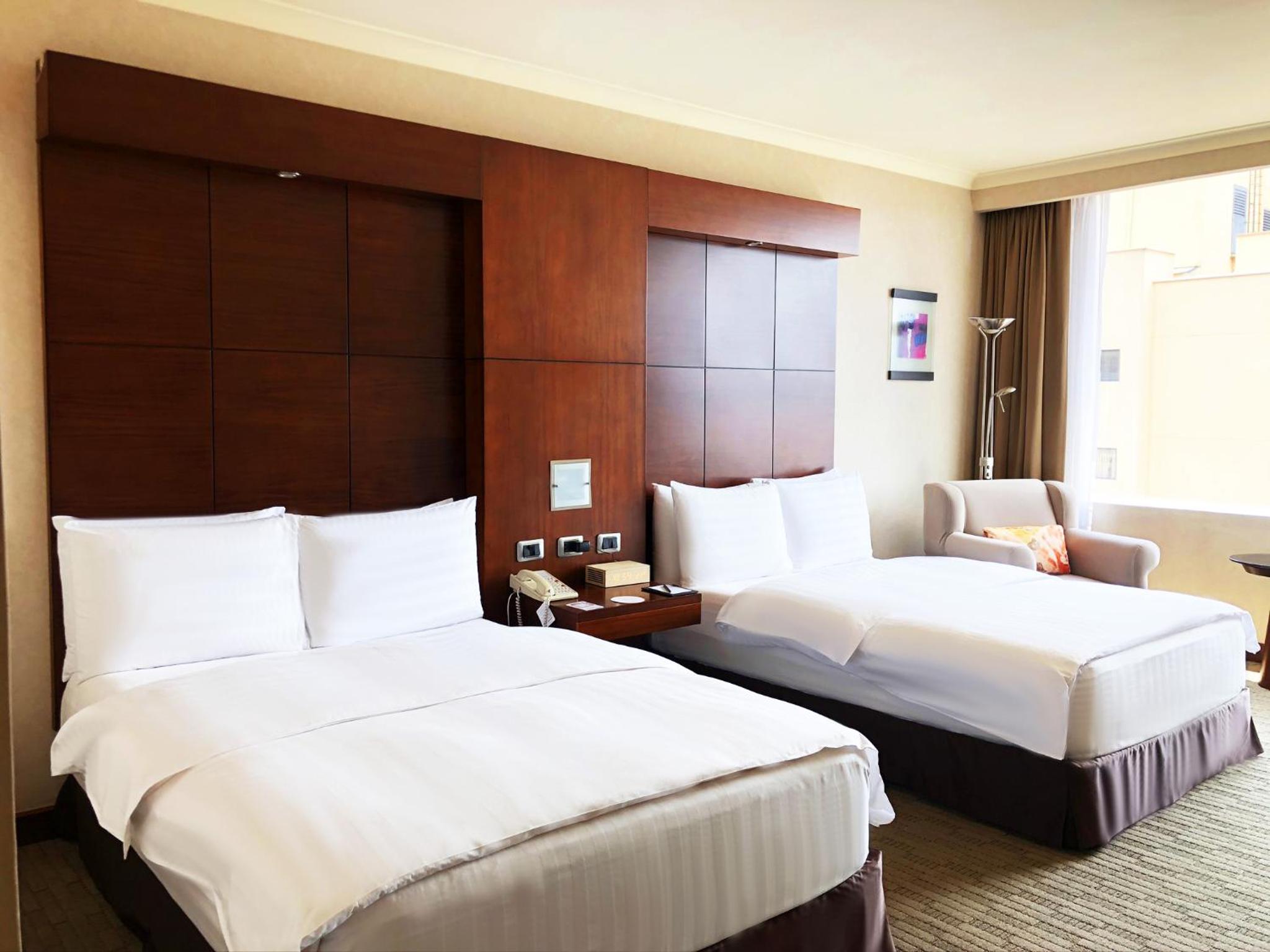 One-Bedroom Executive Suite with Twin Beds